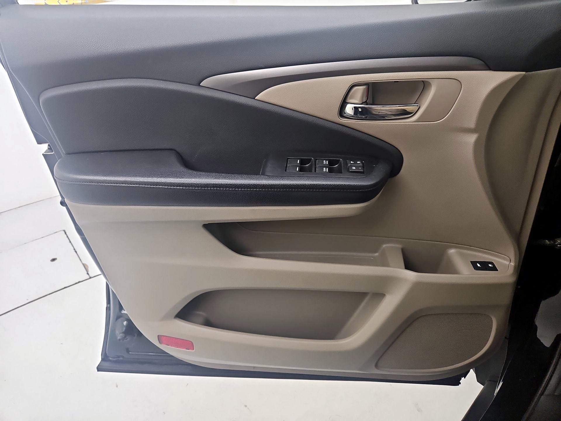 Thumbnail: 2018 Honda Pilot - 12