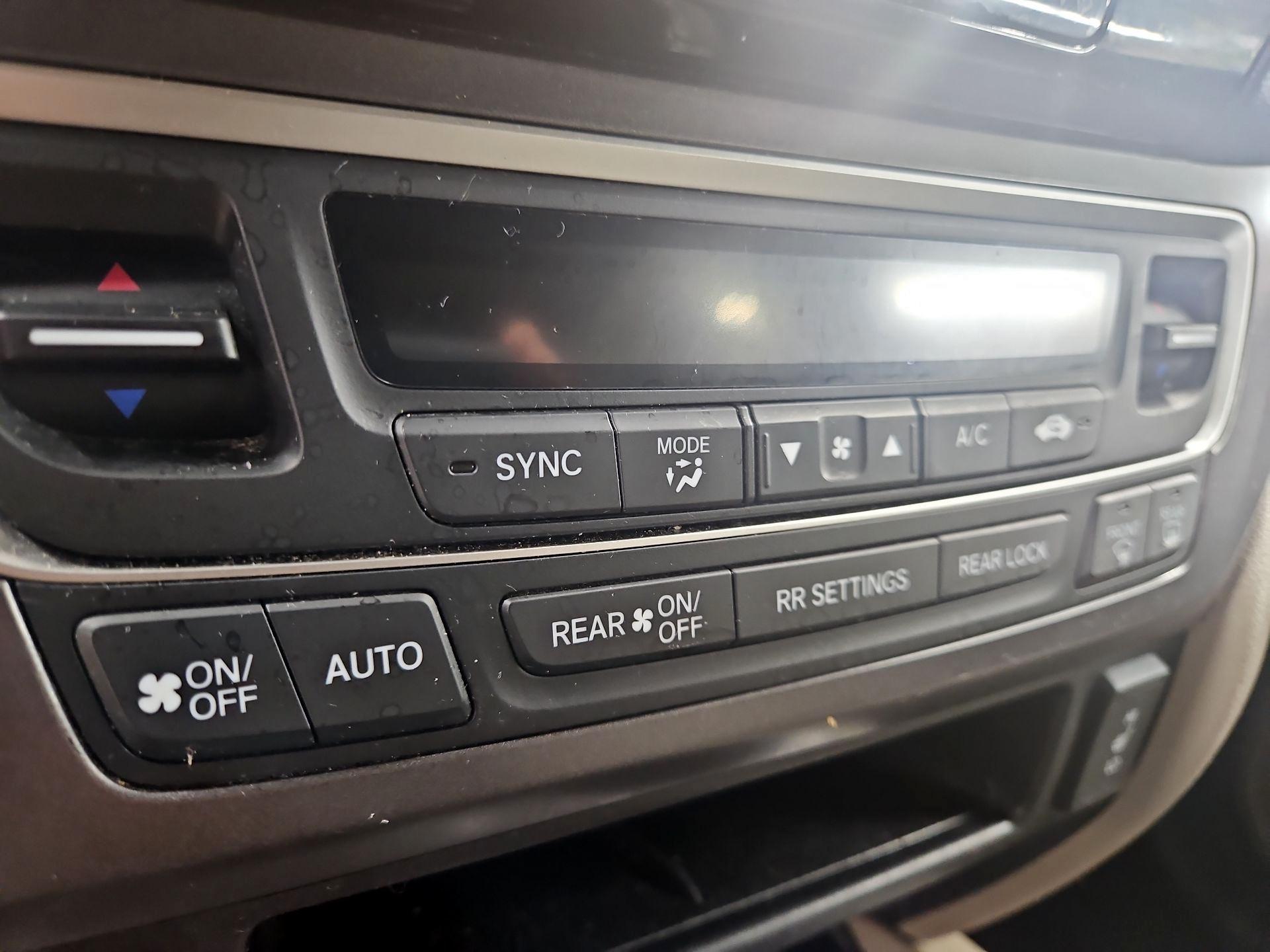Thumbnail: 2018 Honda Pilot - 16