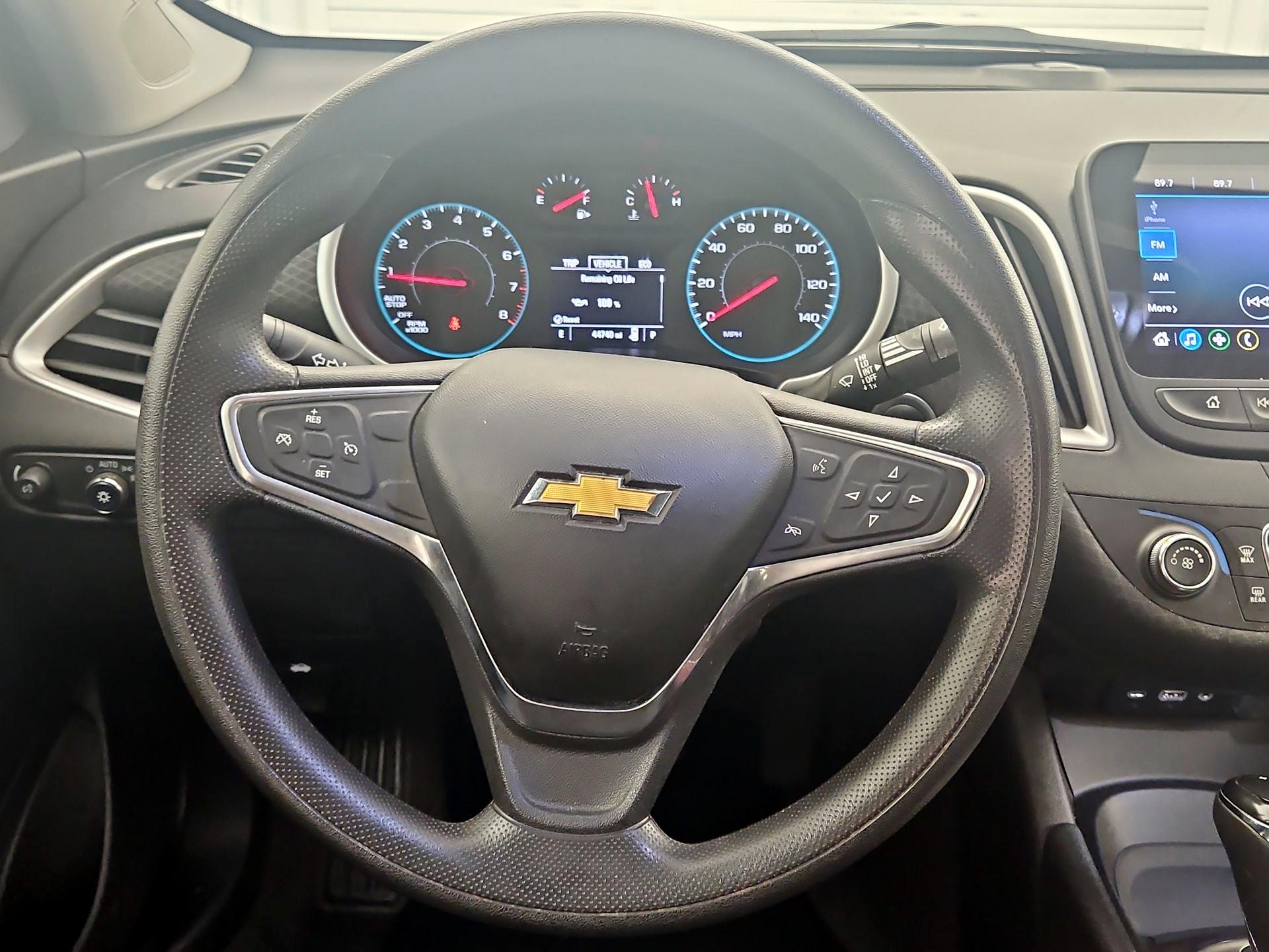 Thumbnail: 2019 Chevrolet Malibu - 10