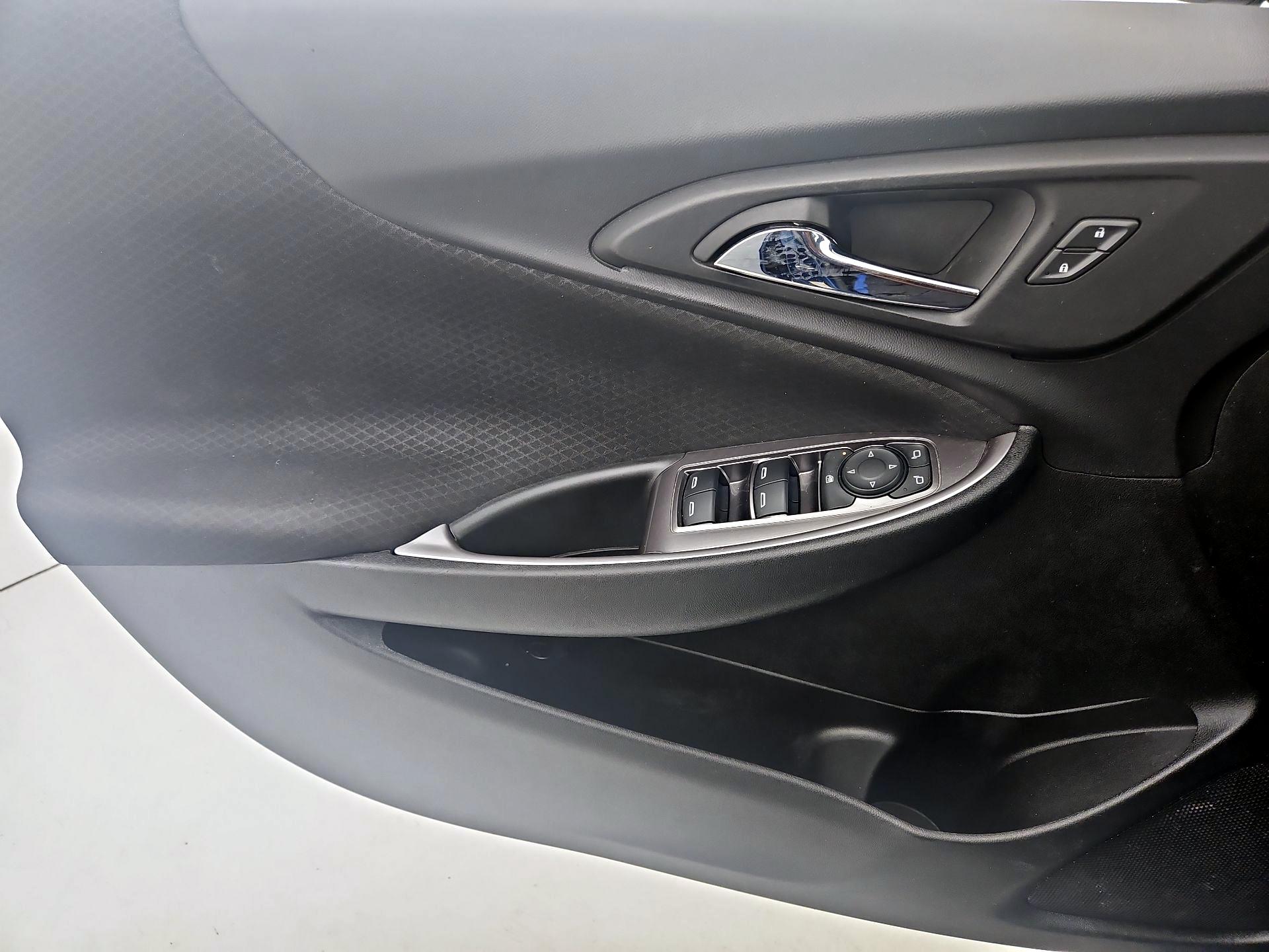 Thumbnail: 2019 Chevrolet Malibu - 12