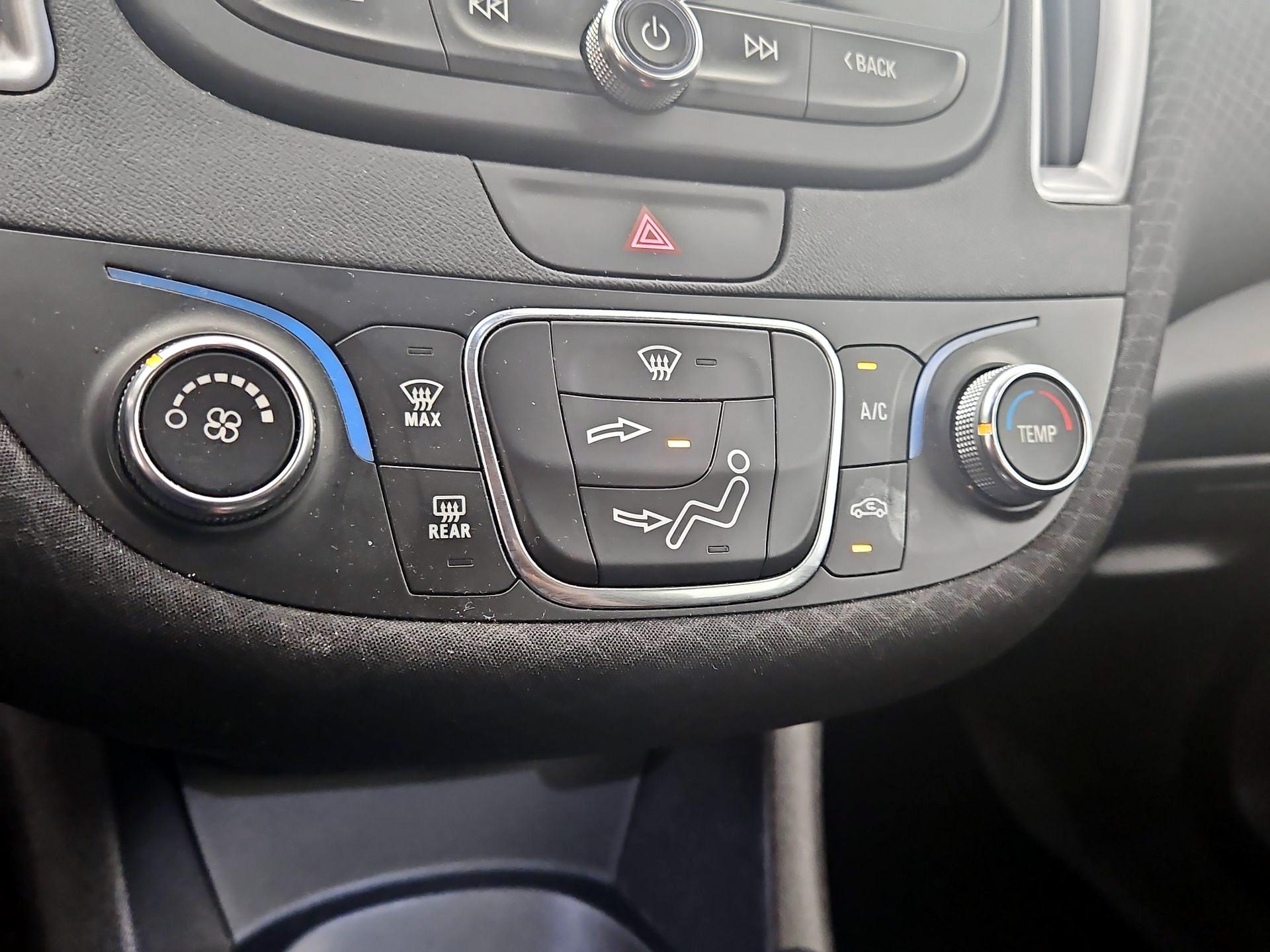 Thumbnail: 2019 Chevrolet Malibu - 16