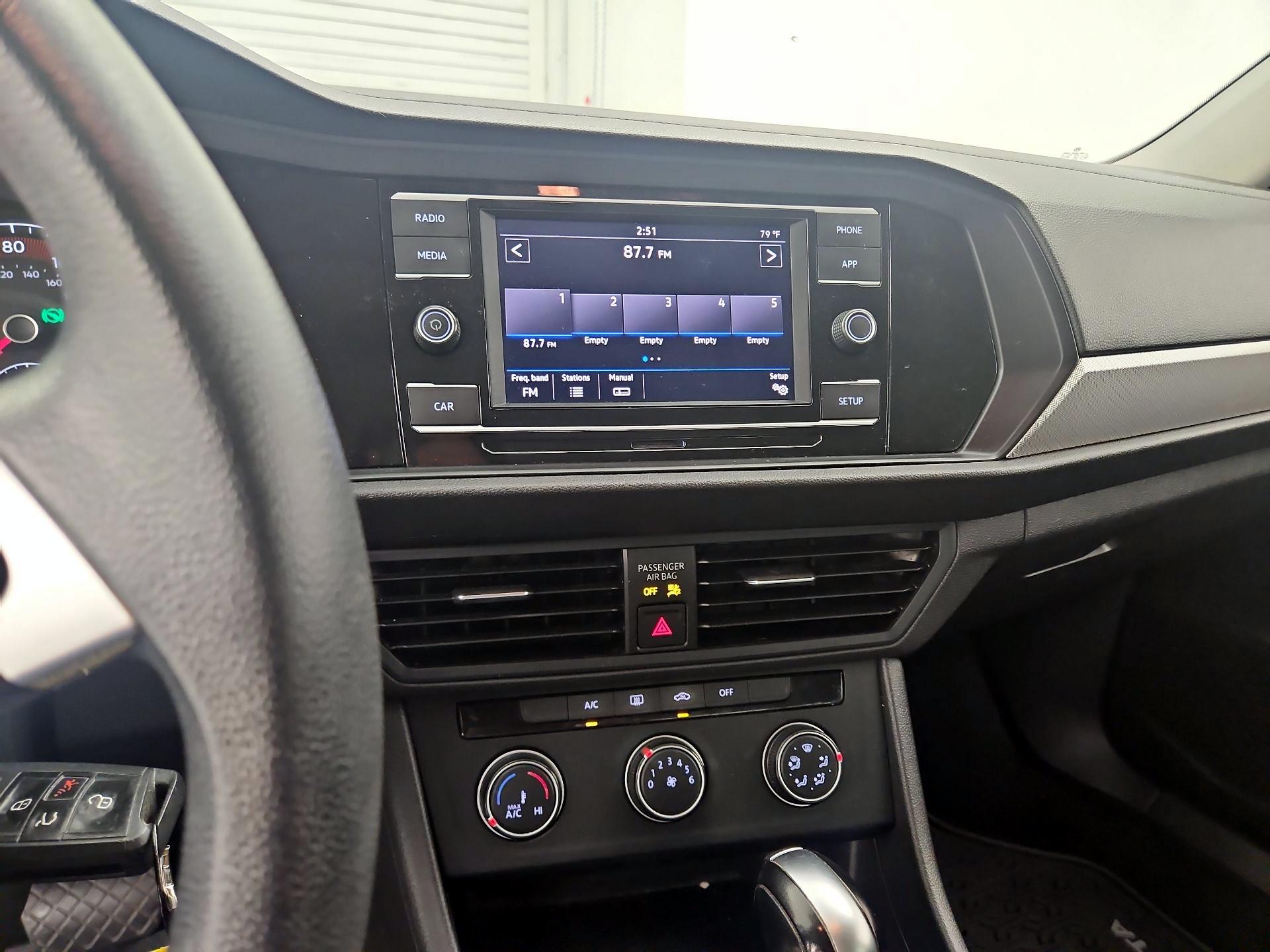 Thumbnail: 2019 Volkswagen Jetta - 15