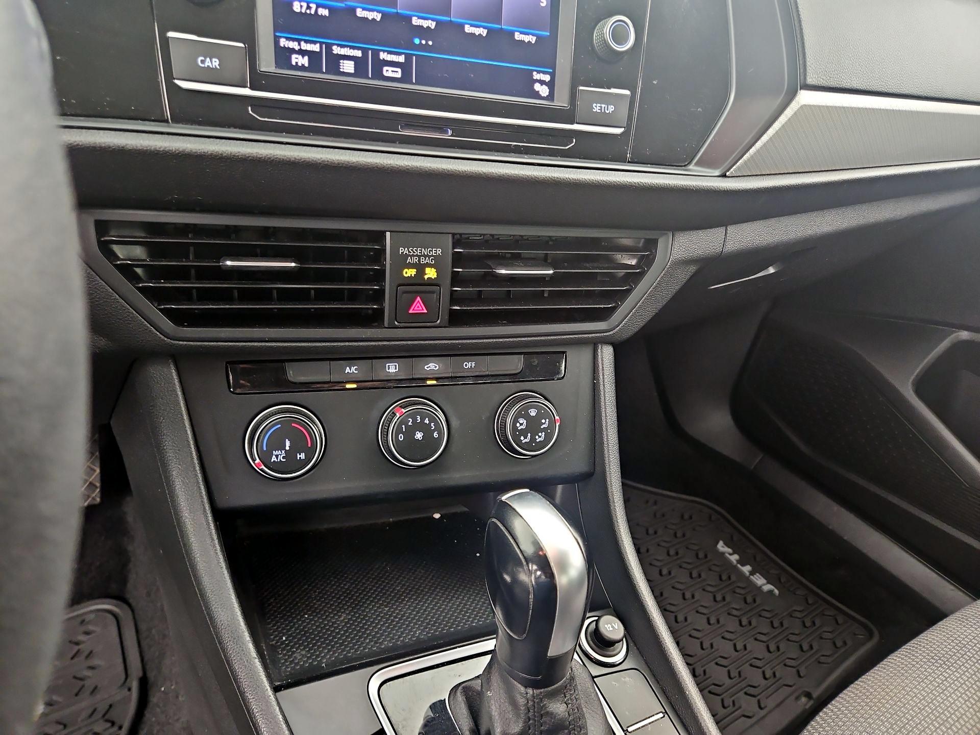 Thumbnail: 2019 Volkswagen Jetta - 16