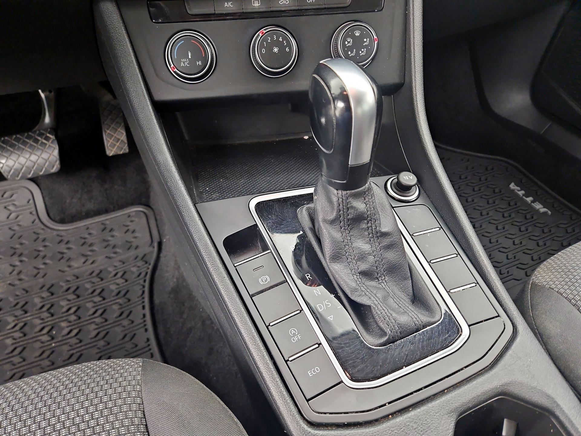Thumbnail: 2019 Volkswagen Jetta - 17