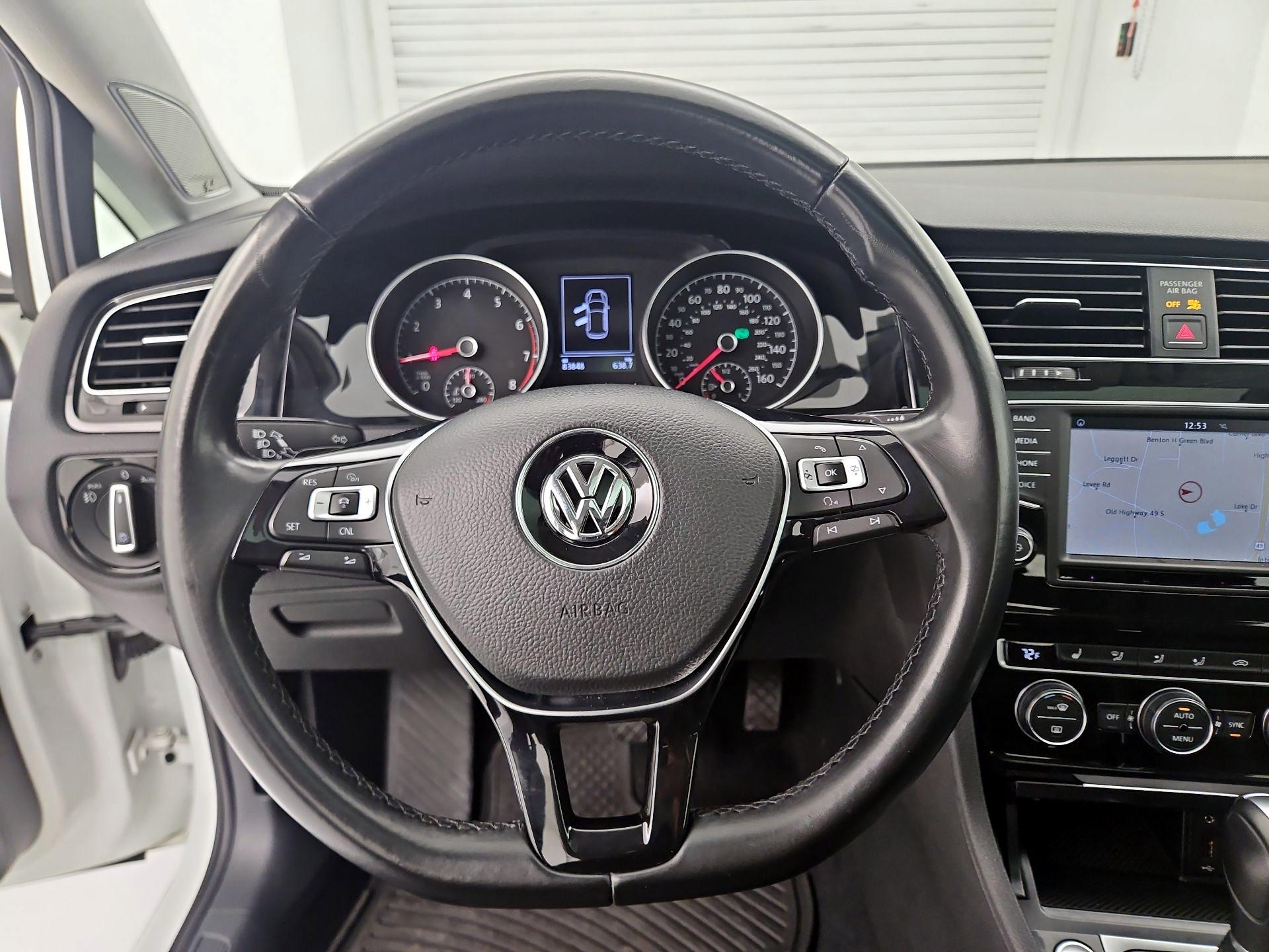 Thumbnail: 2017 Volkswagen Golf - 10