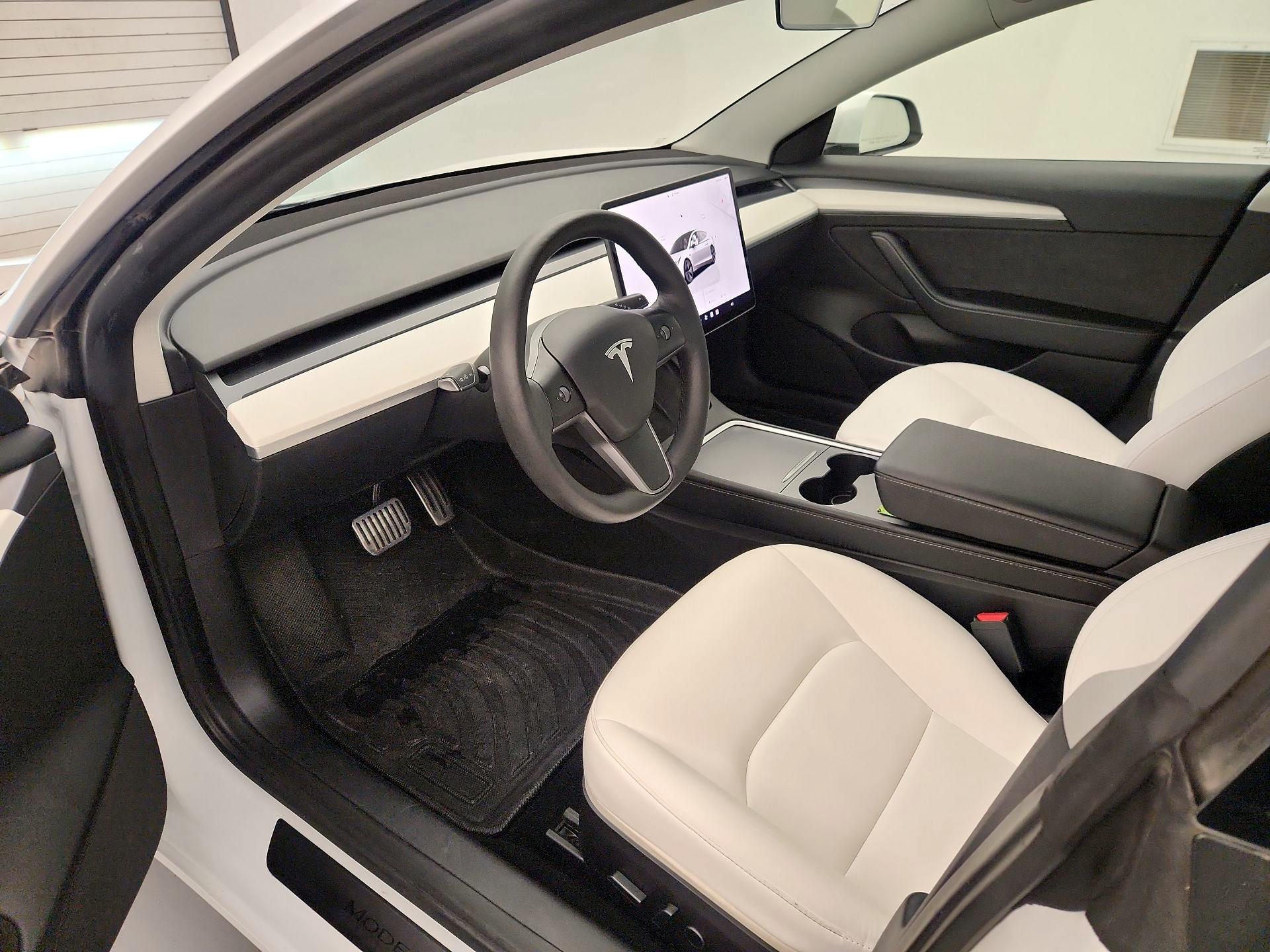 Thumbnail: 2022 Tesla Model 3 - 11