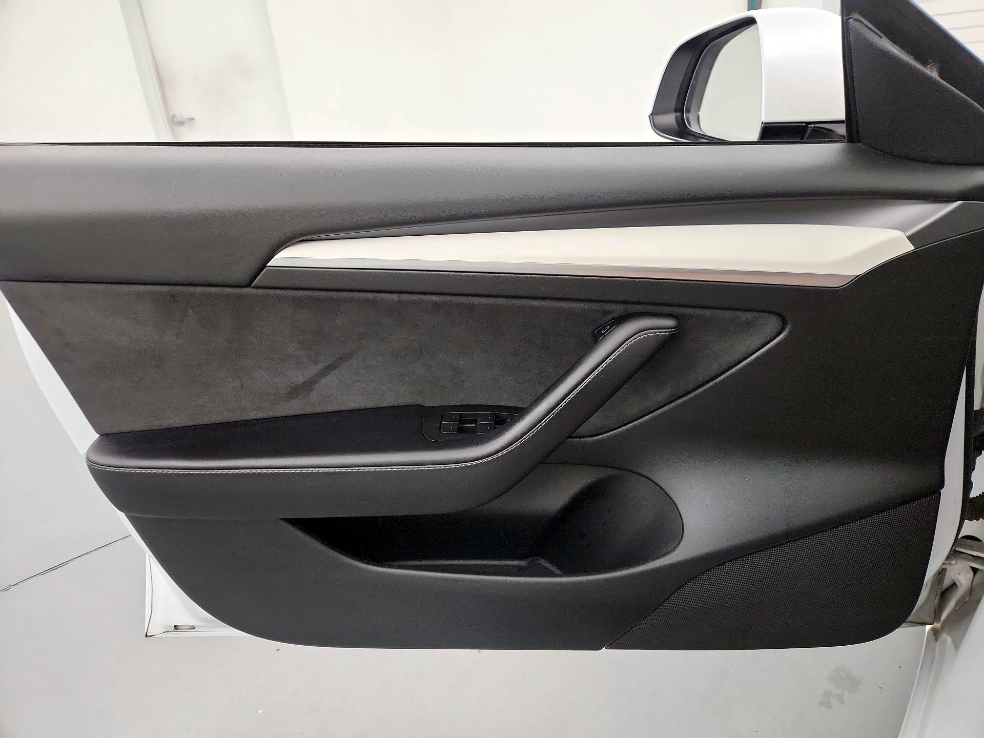 Thumbnail: 2022 Tesla Model 3 - 12