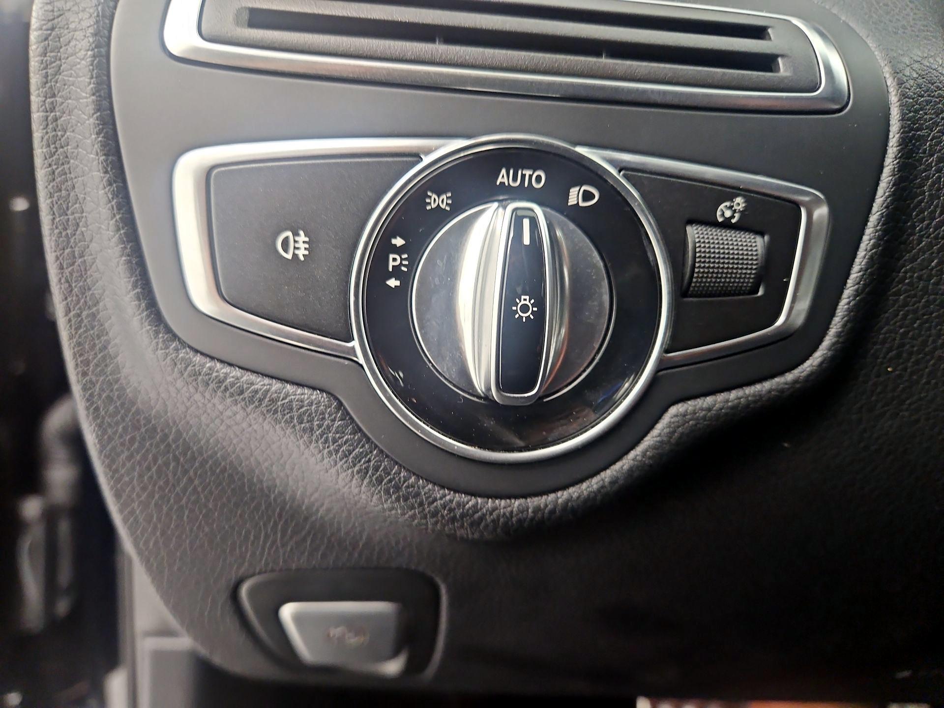 Thumbnail: 2015 Mercedes-Benz C-Class - 13