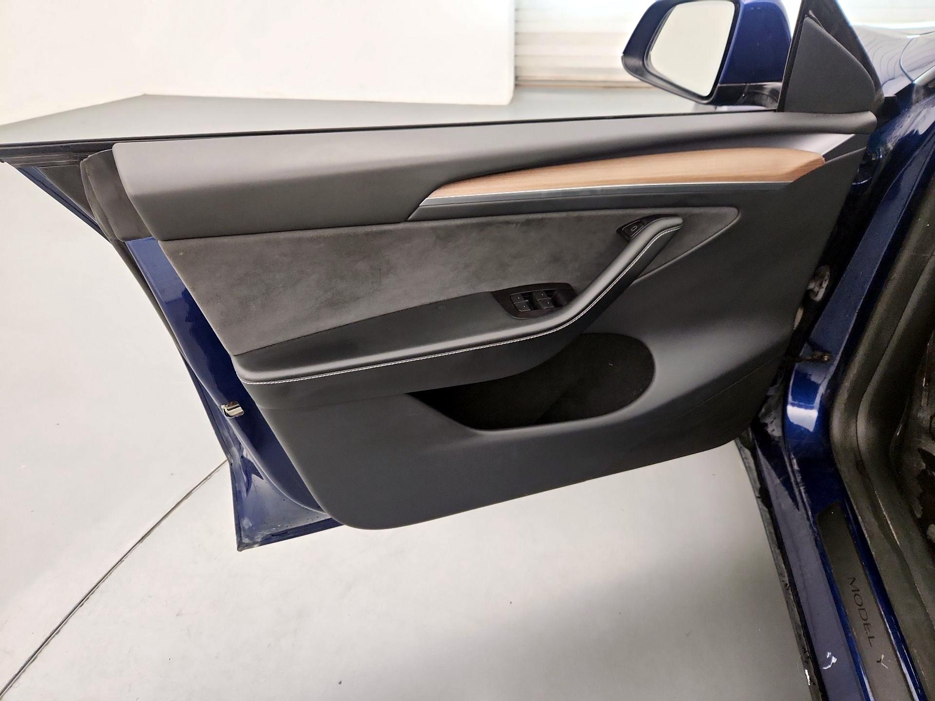 Thumbnail: 2023 Tesla Model Y - 12