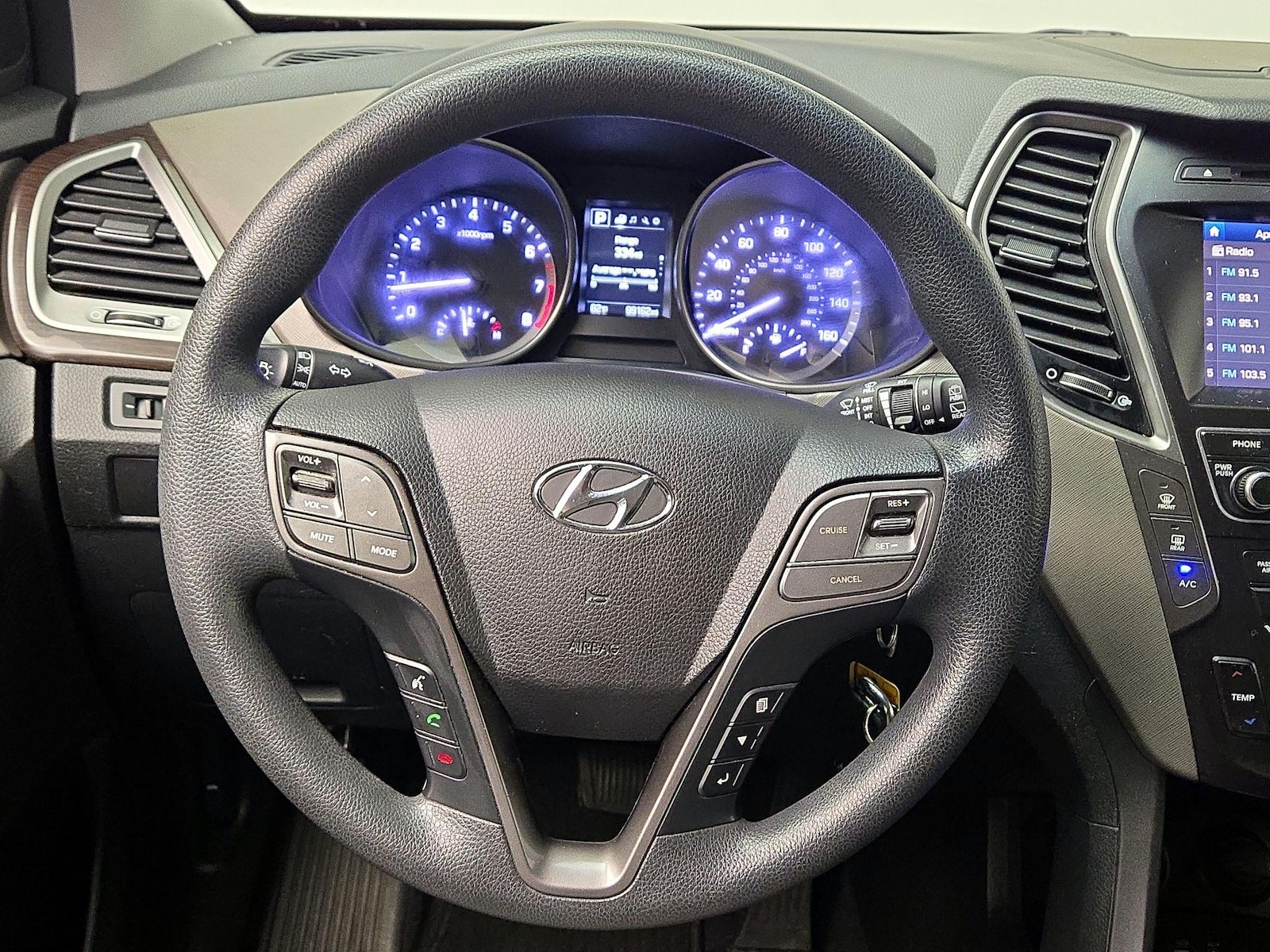 2018 Hyundai Santa Fe SE - Photo 11