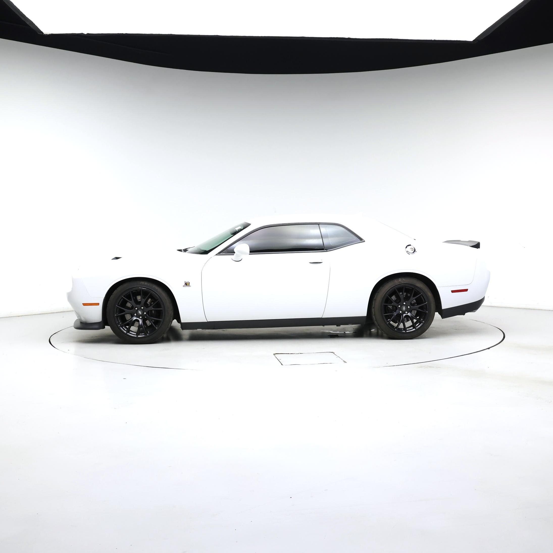 Thumbnail: 2018 Dodge Challenger - 3