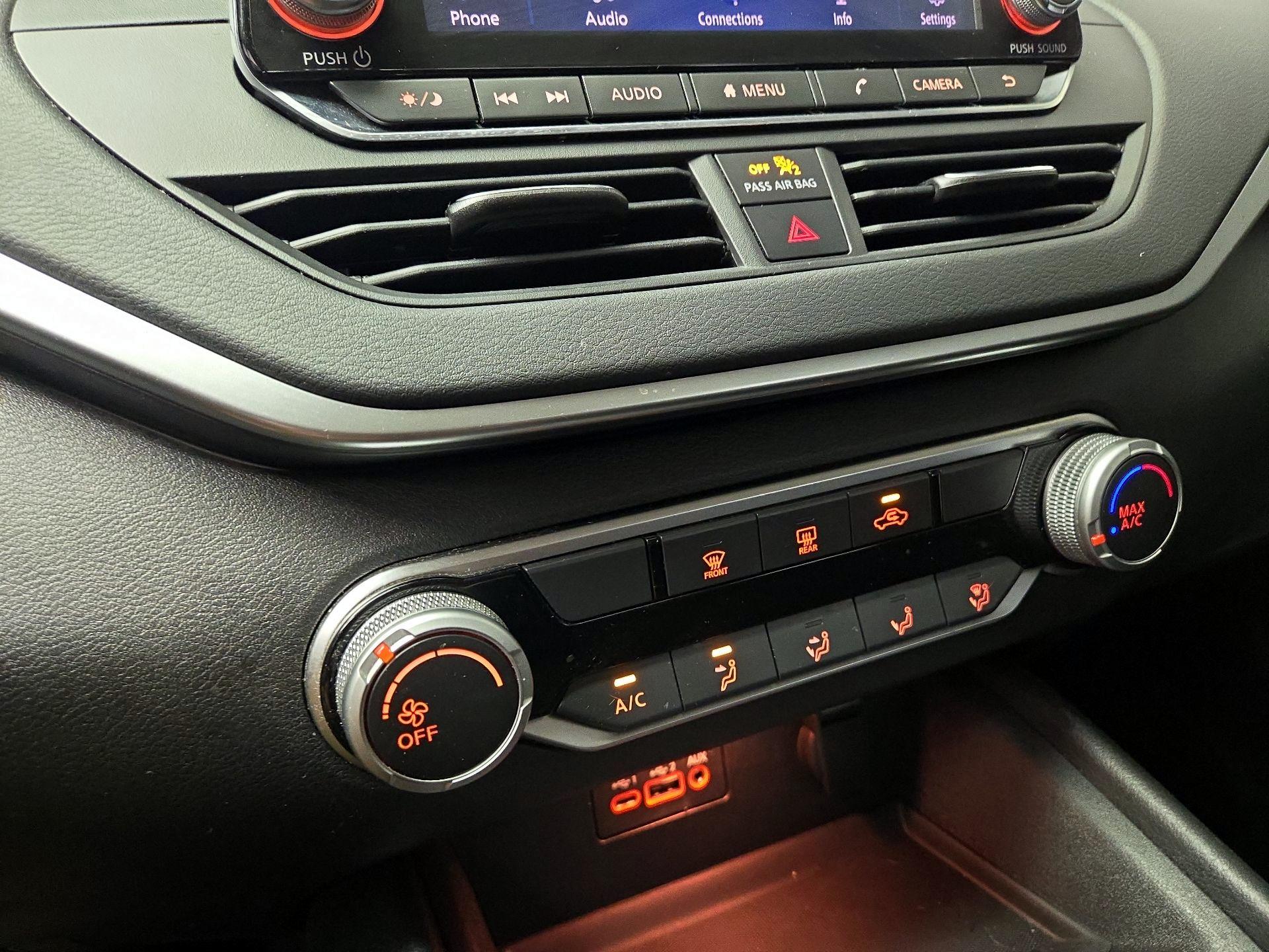 Thumbnail: 2019 Nissan Altima - 16