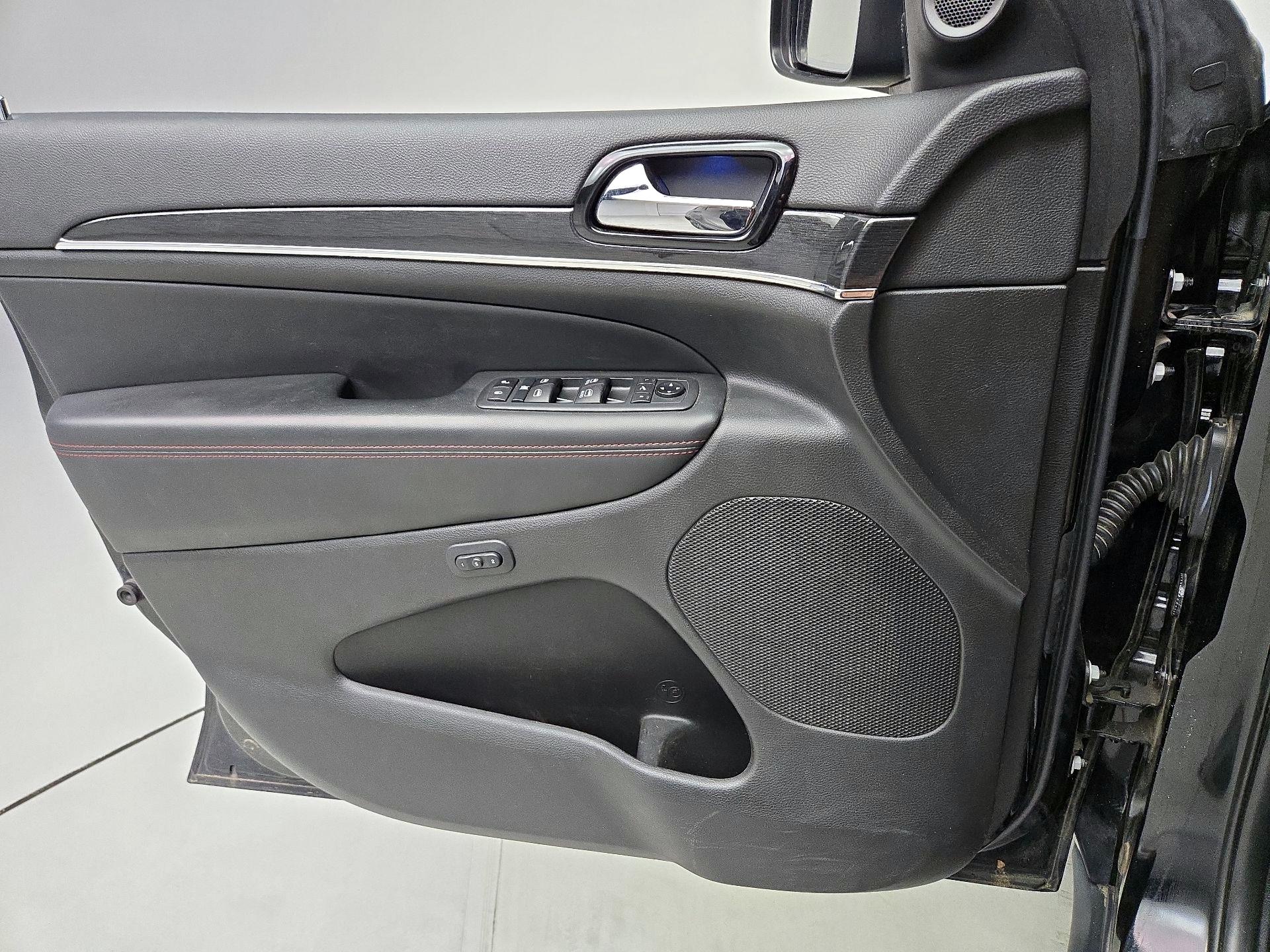 Thumbnail: 2021 Jeep Grand Cherokee - 12