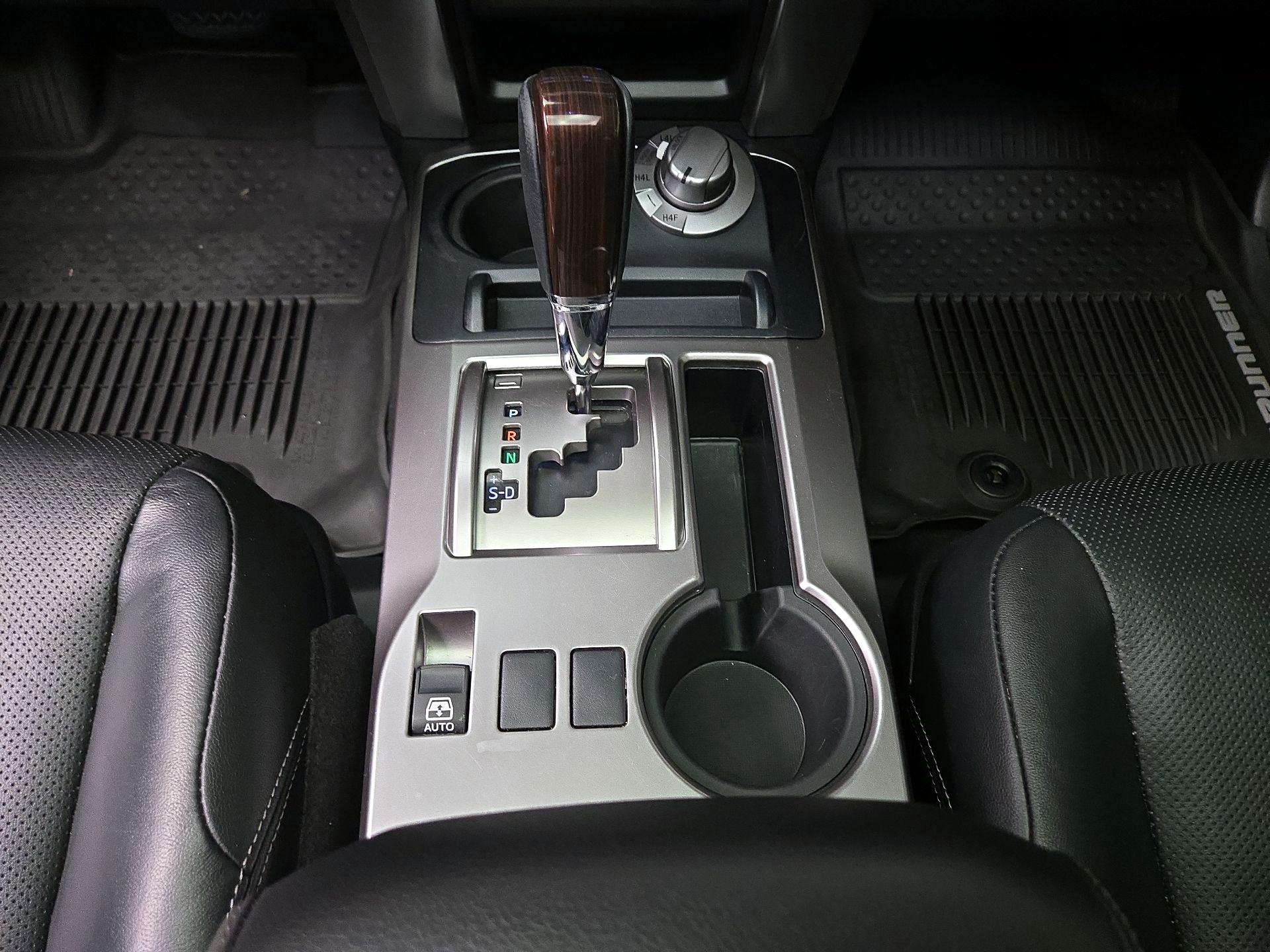 Thumbnail: 2019 Toyota 4Runner - 17