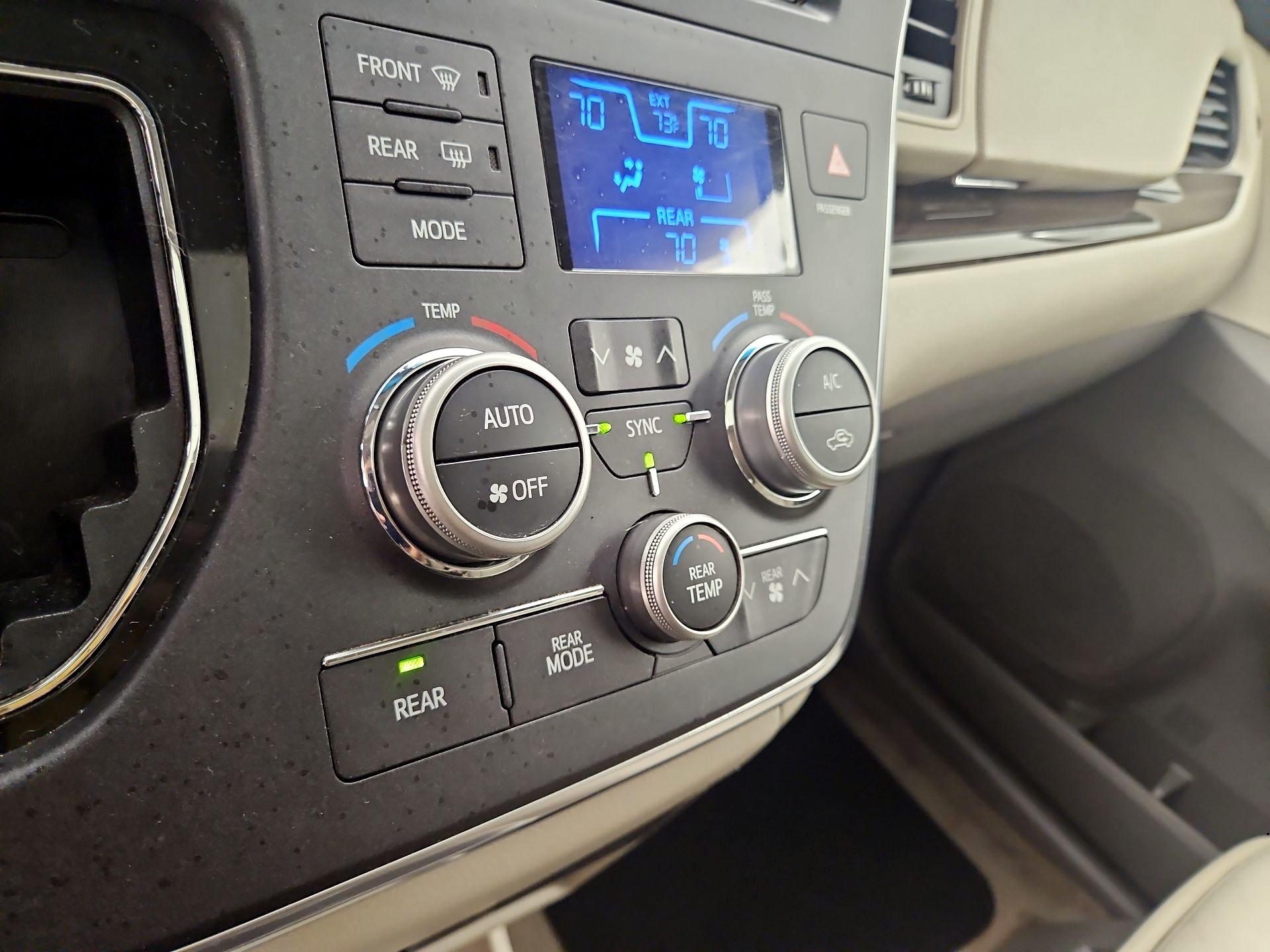 Thumbnail: 2016 Toyota Sienna - 14