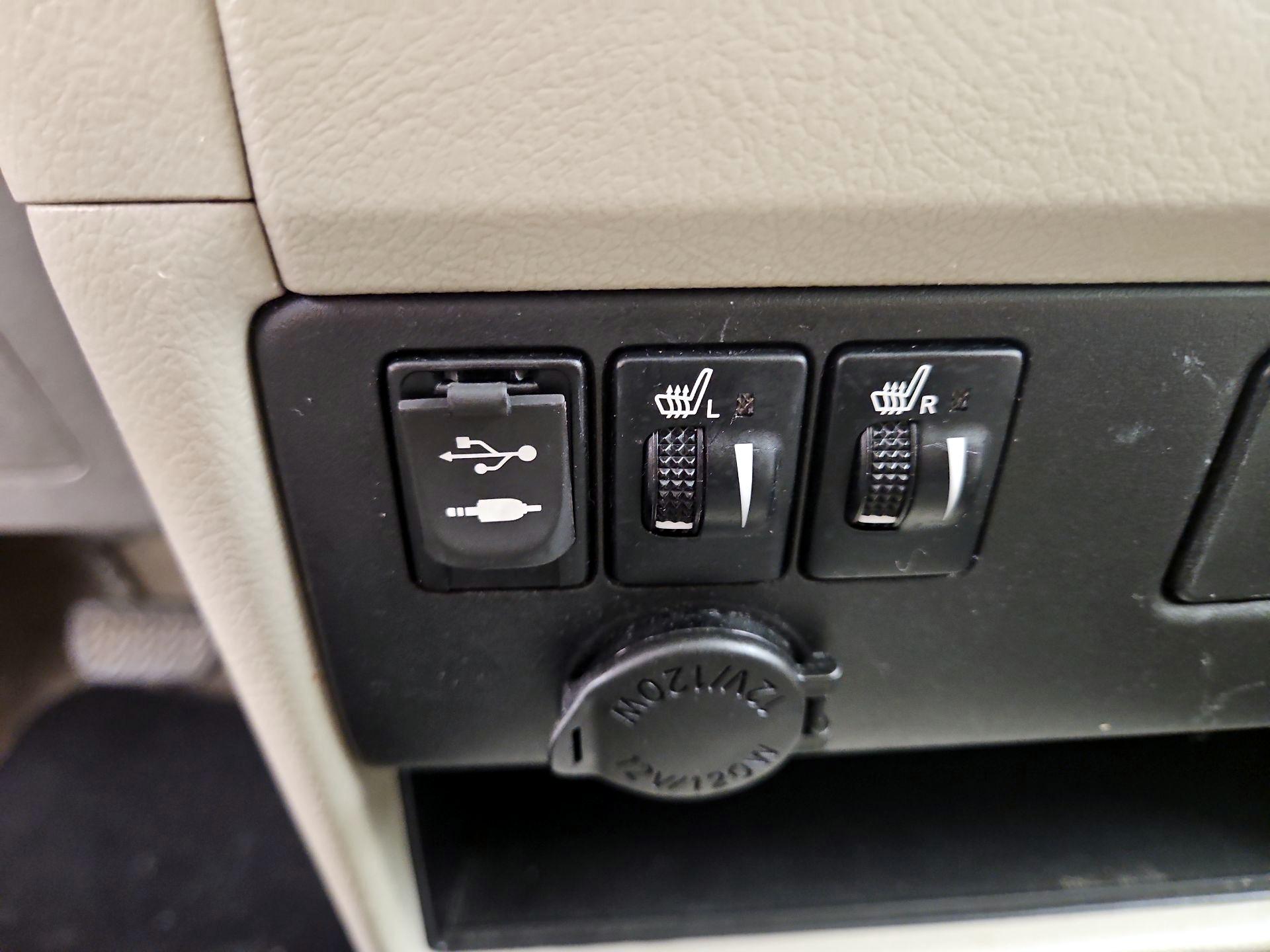 Thumbnail: 2016 Toyota Sienna - 16