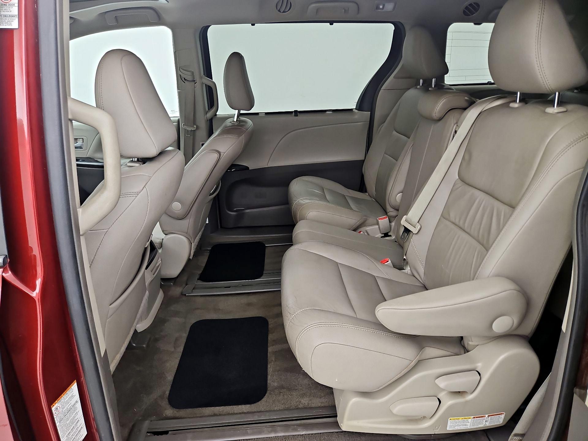 Thumbnail: 2016 Toyota Sienna - 18