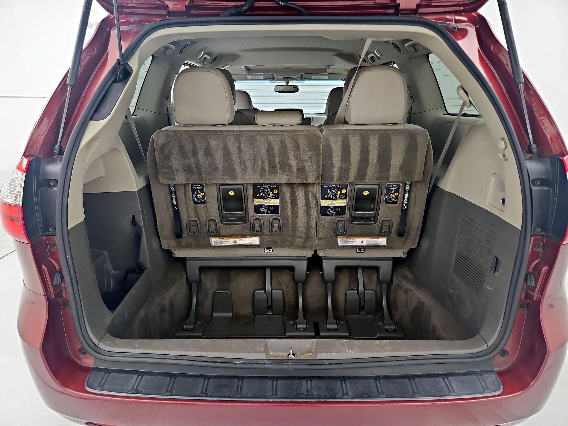 Thumbnail: 2016 Toyota Sienna - 20