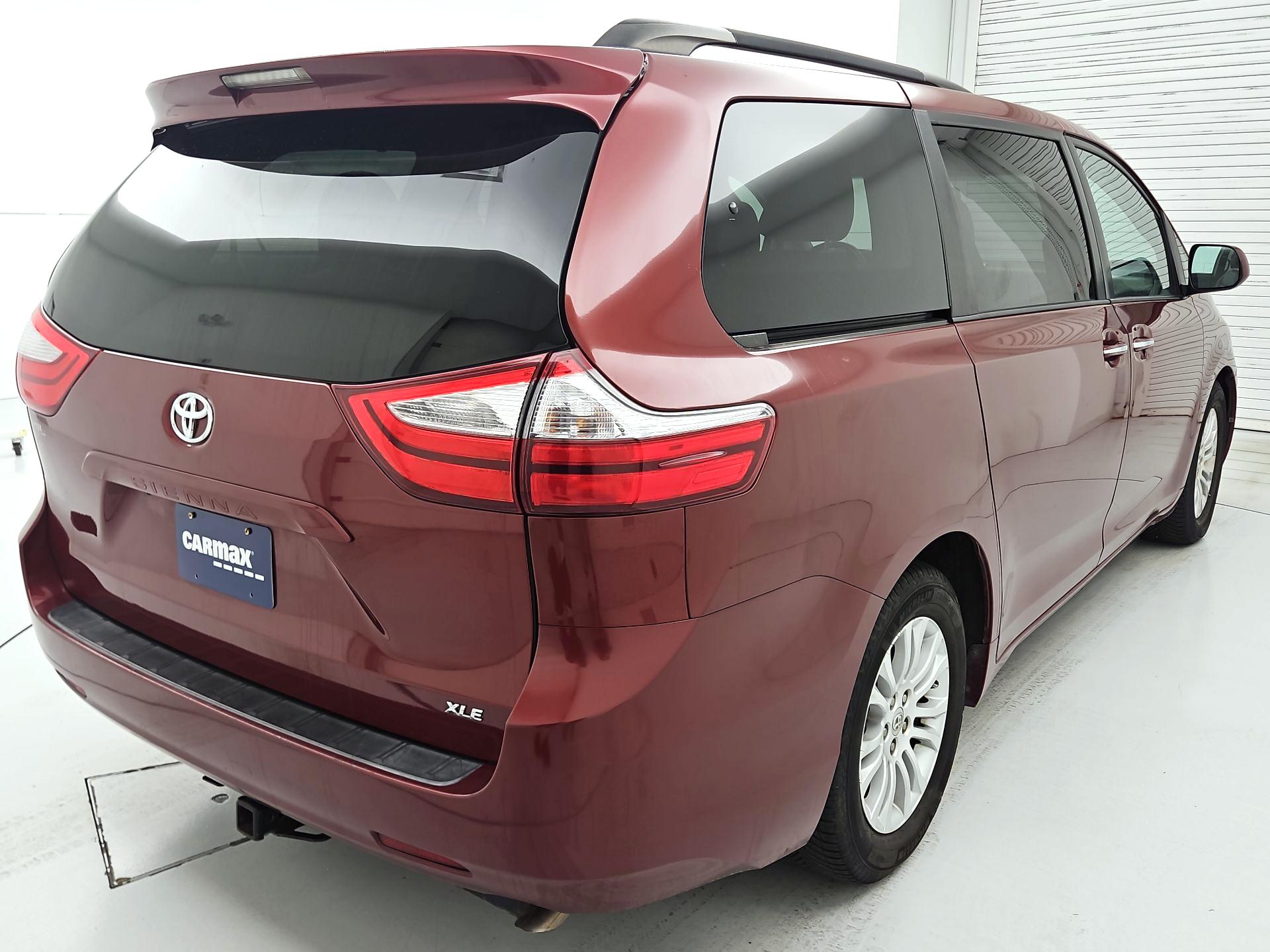Thumbnail: 2016 Toyota Sienna - 5