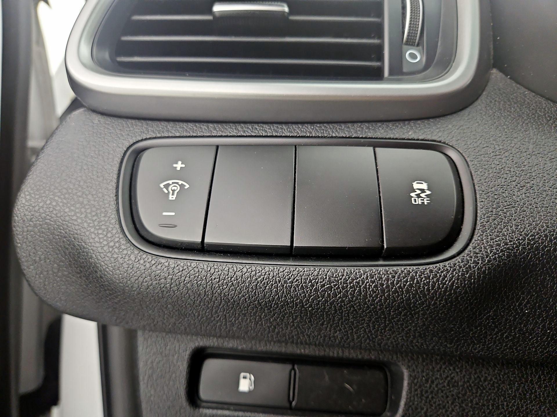 Thumbnail: 2016 Kia Sorento - 13