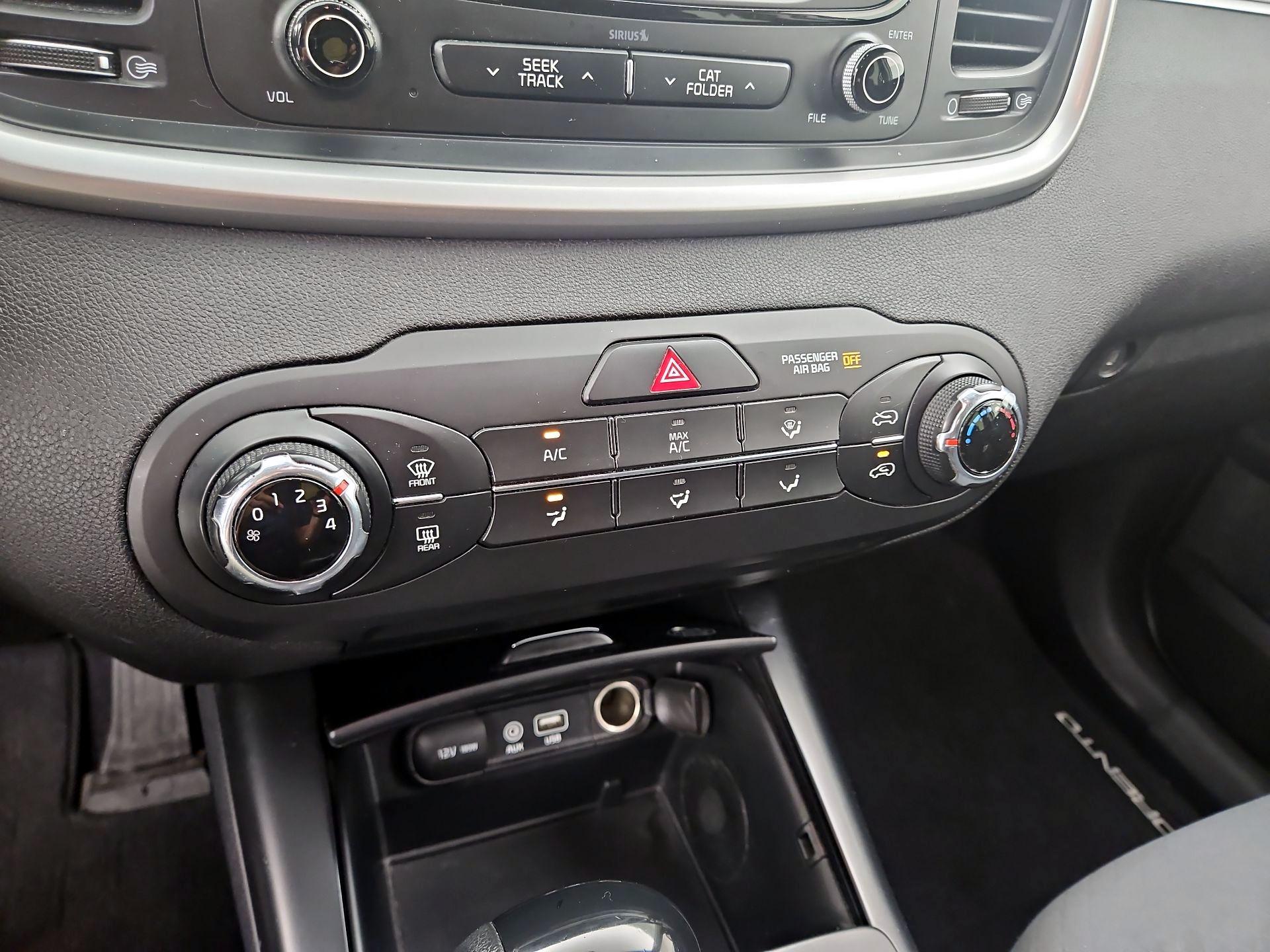 Thumbnail: 2016 Kia Sorento - 16