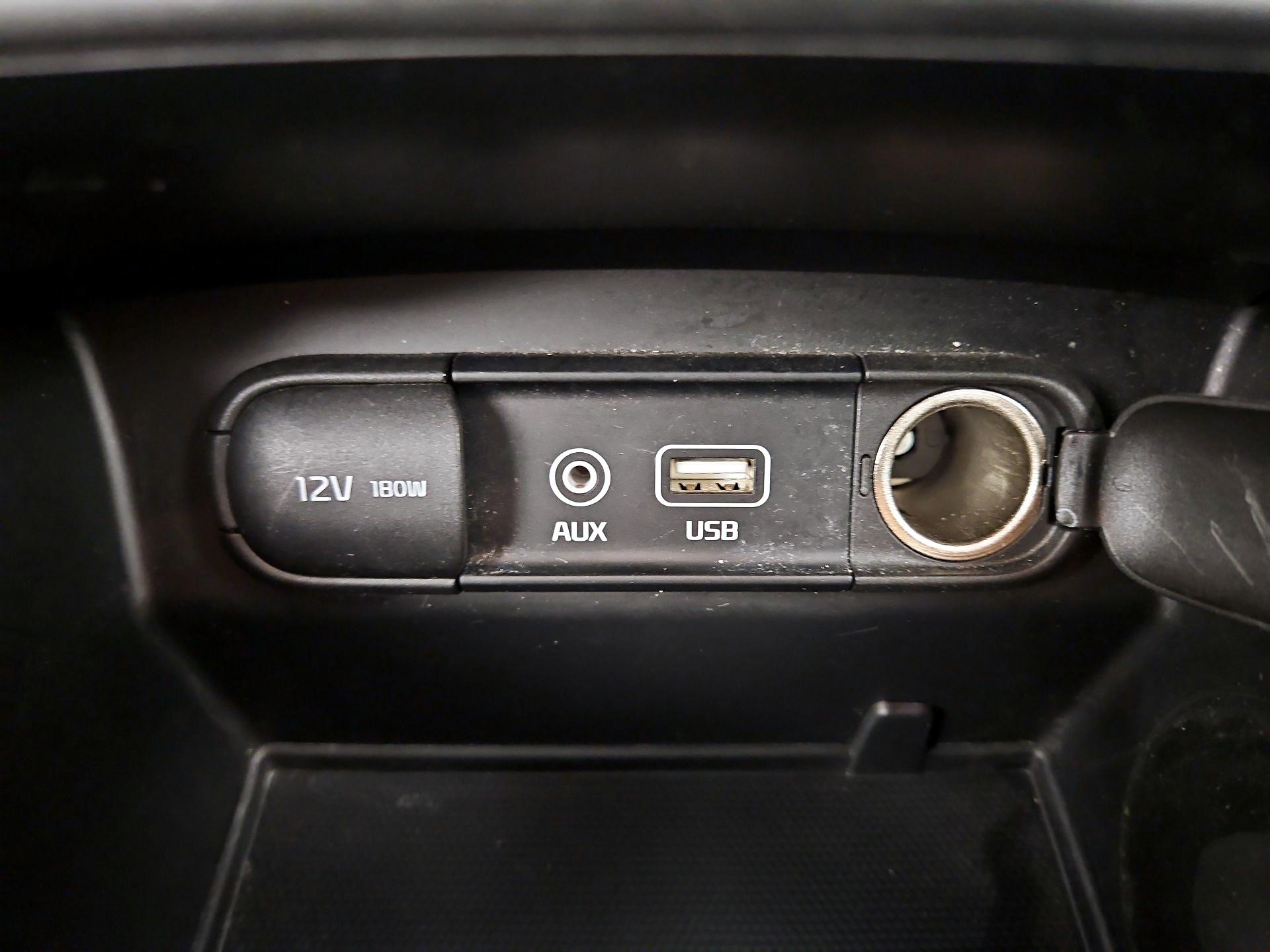 Thumbnail: 2016 Kia Sorento - 18