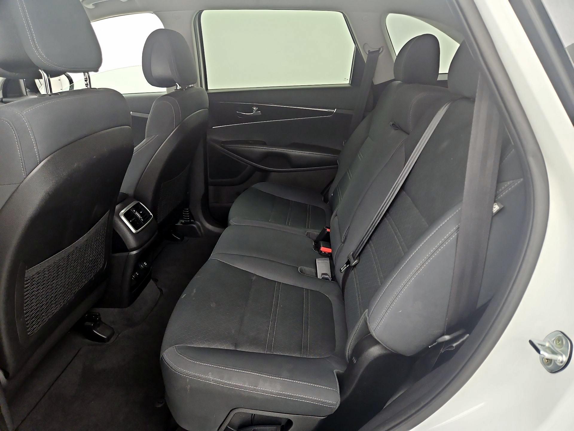 Thumbnail: 2016 Kia Sorento - 19