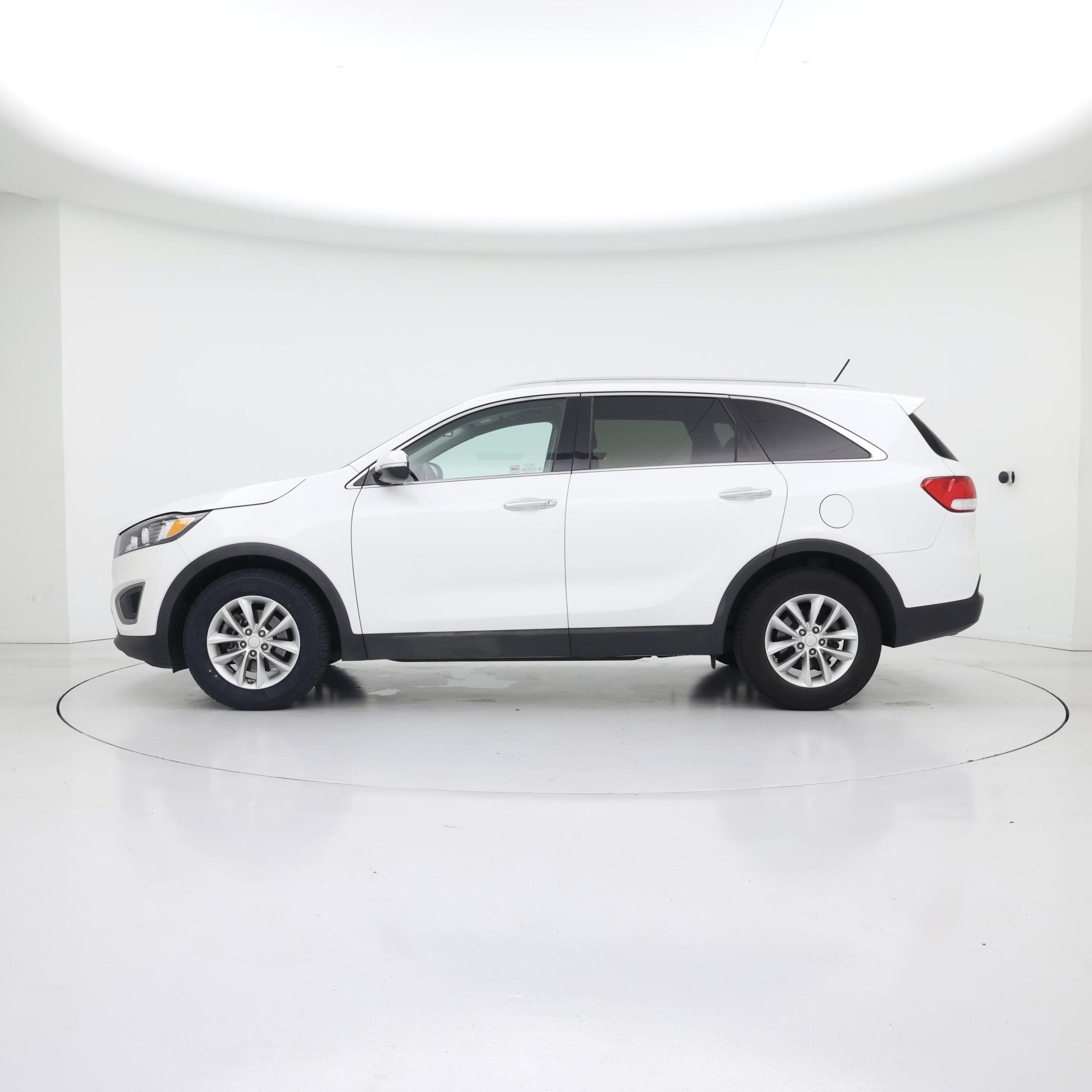 Thumbnail: 2016 Kia Sorento - 3