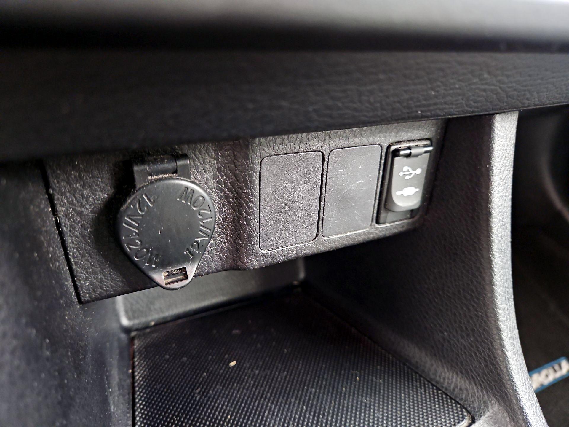 Thumbnail: 2016 Toyota Corolla - 18