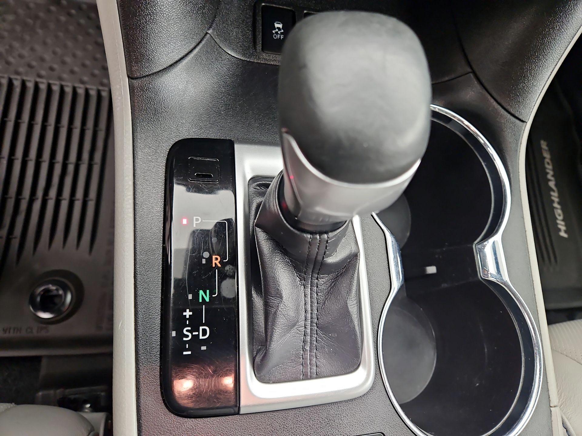 Thumbnail: 2019 Toyota Highlander - 18
