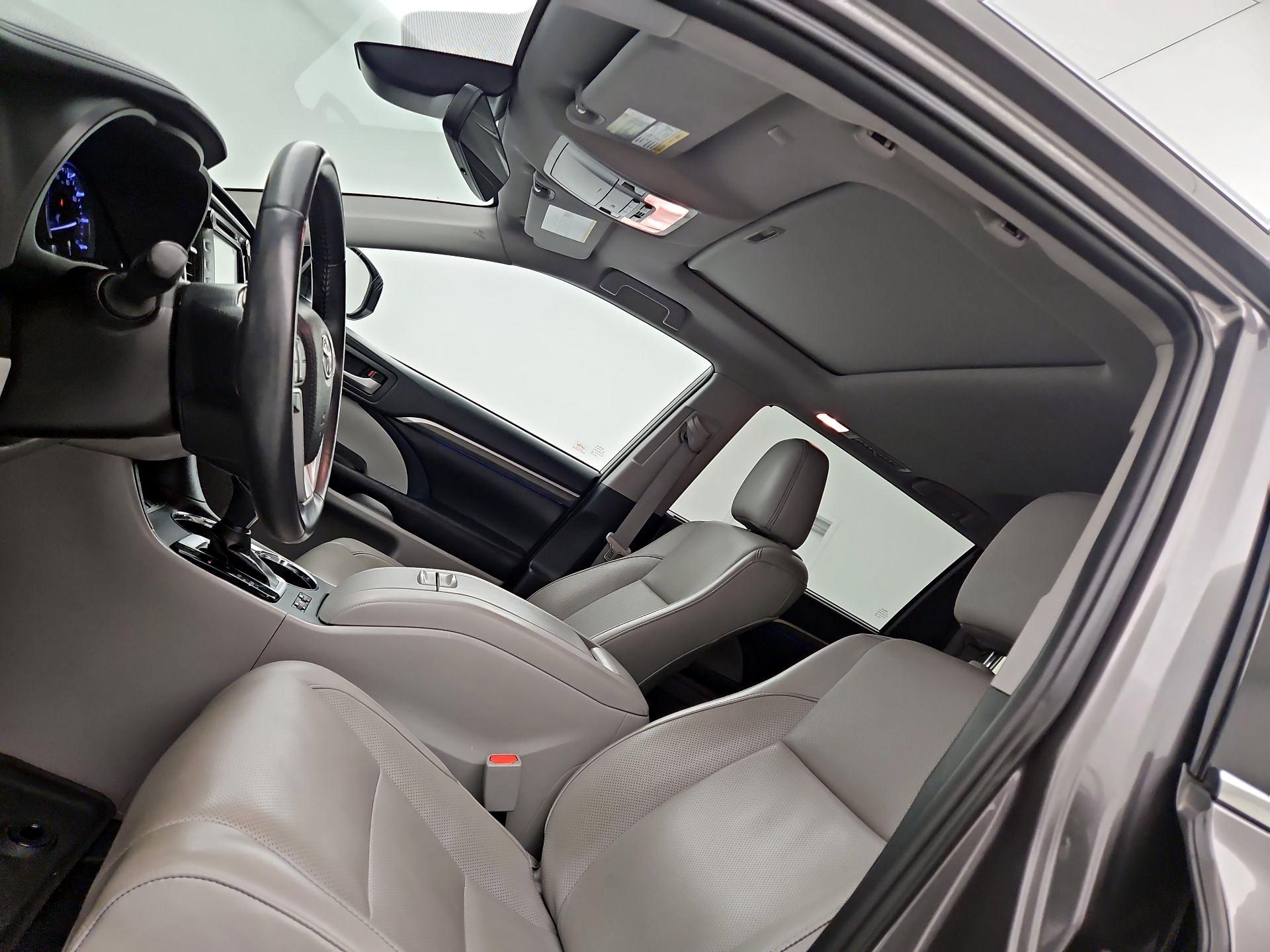 Thumbnail: 2019 Toyota Highlander - 20