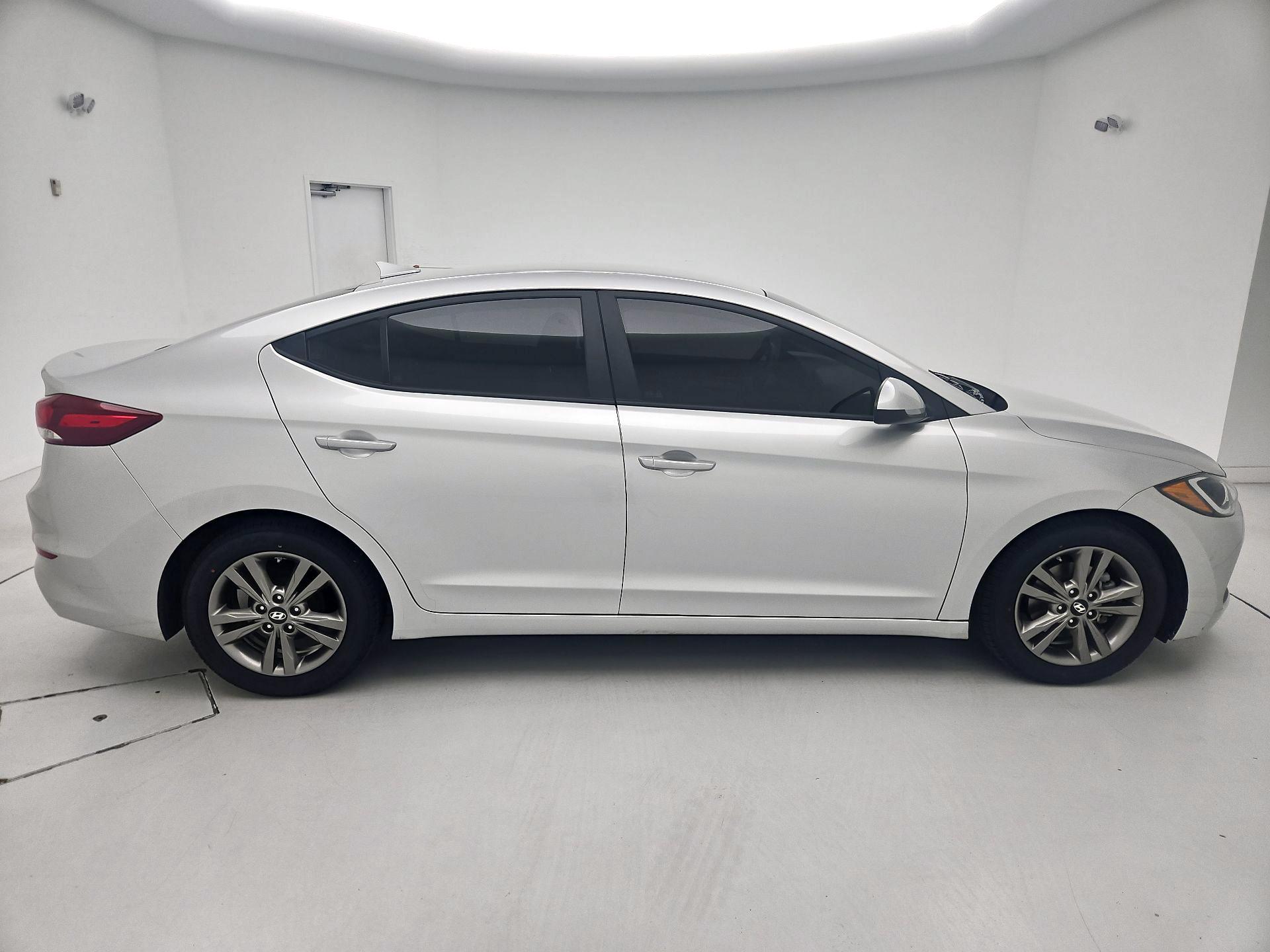 Thumbnail: 2017 Hyundai Elantra - 4
