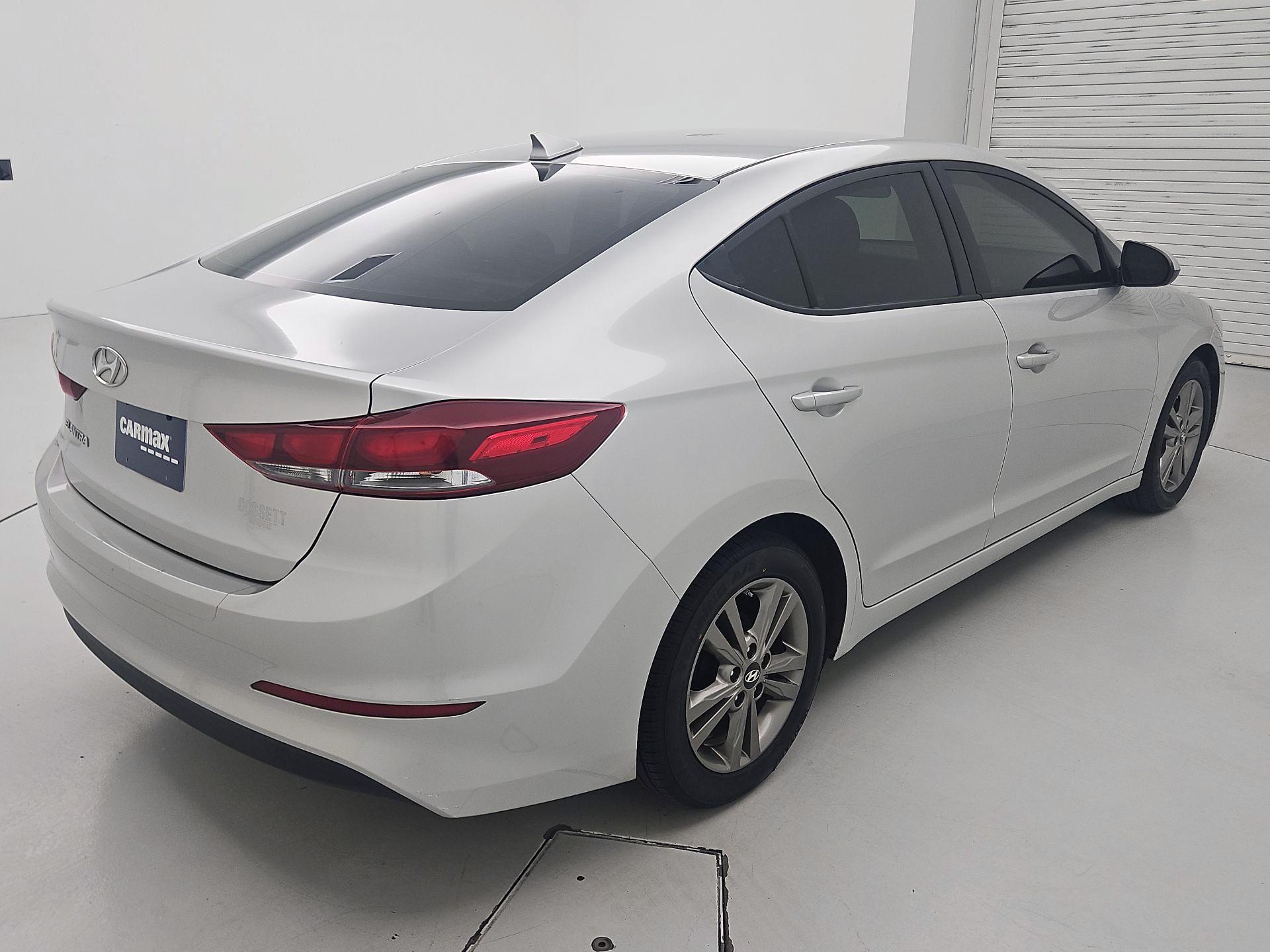 Thumbnail: 2017 Hyundai Elantra - 5