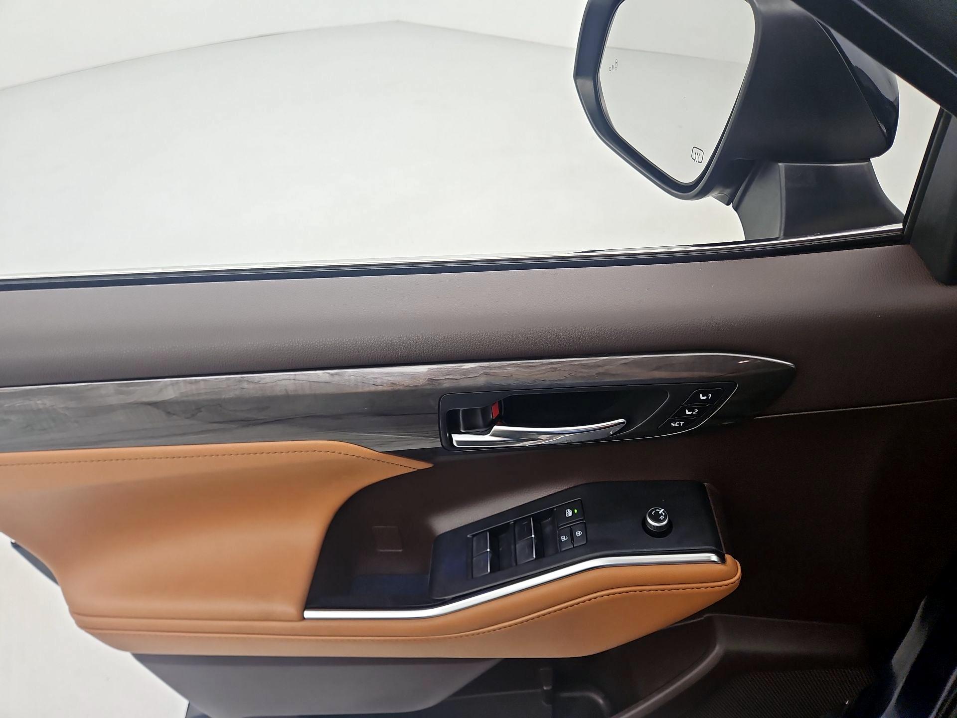 Thumbnail: 2020 Toyota Highlander - 12