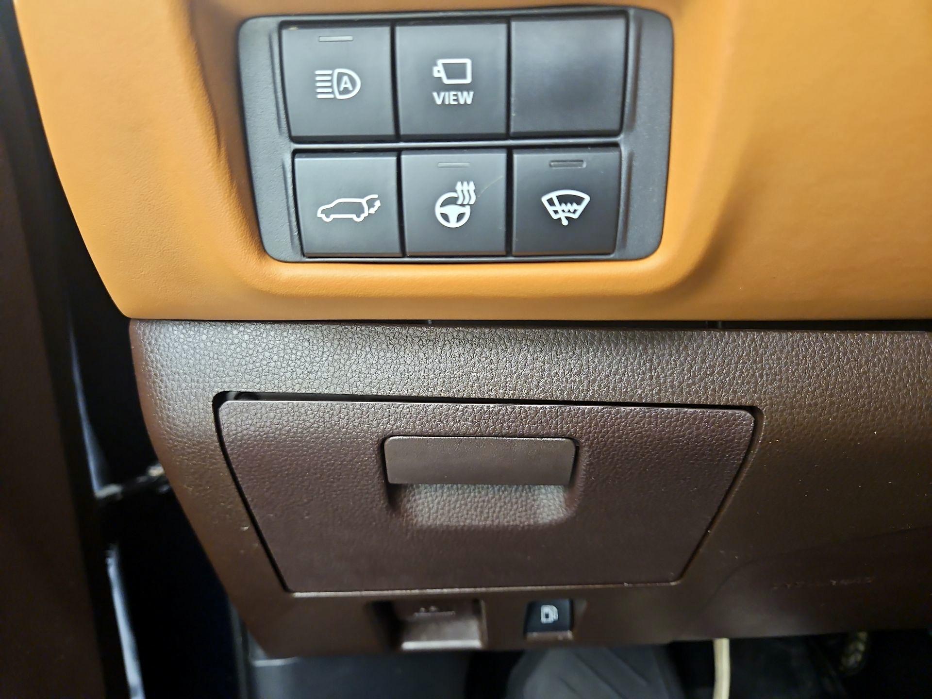 Thumbnail: 2020 Toyota Highlander - 13