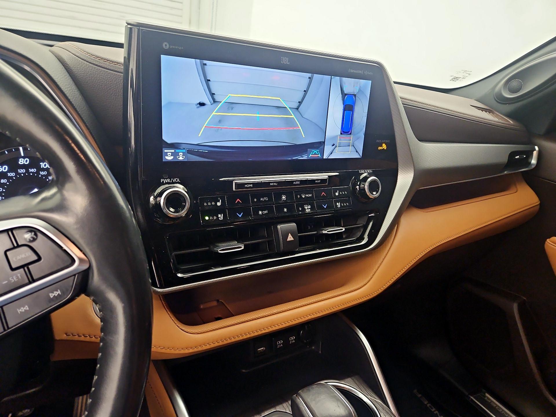 Thumbnail: 2020 Toyota Highlander - 15