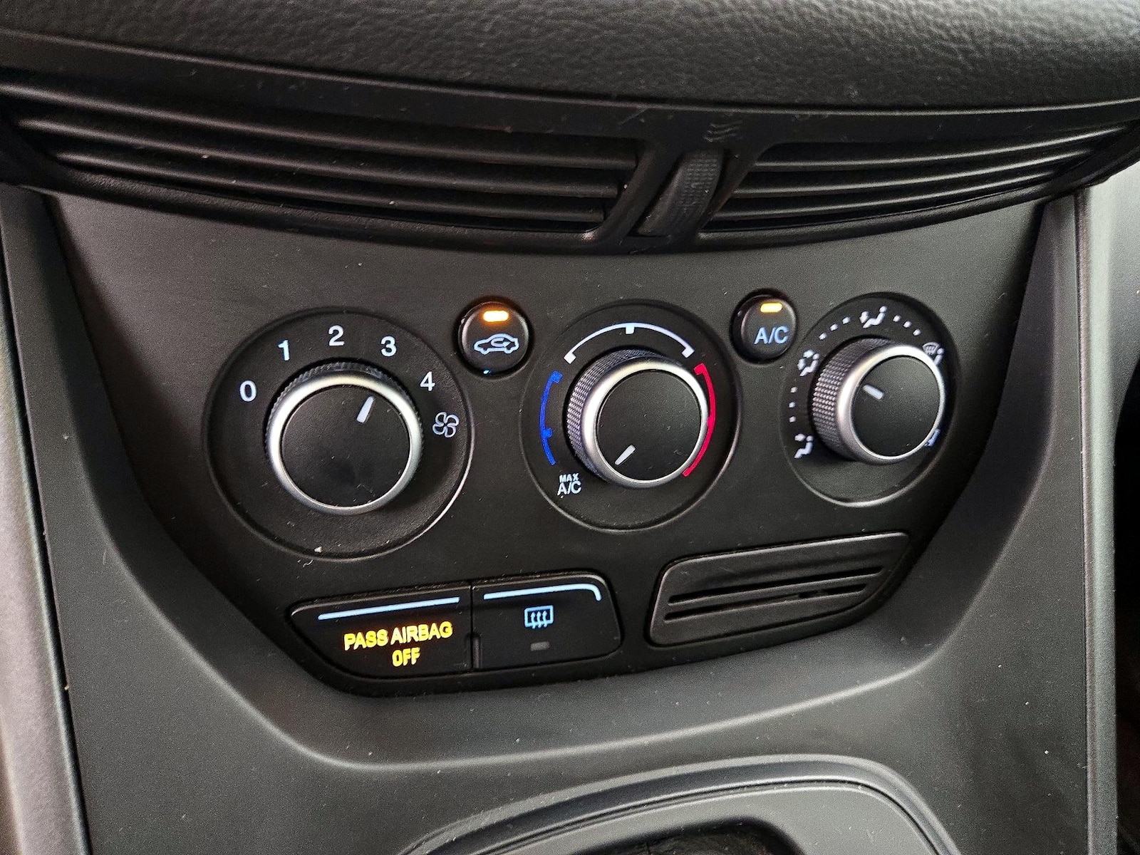 2015 Ford Escape S - Photo 17