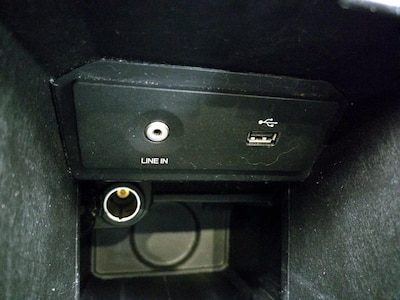 USB/AUX Ports