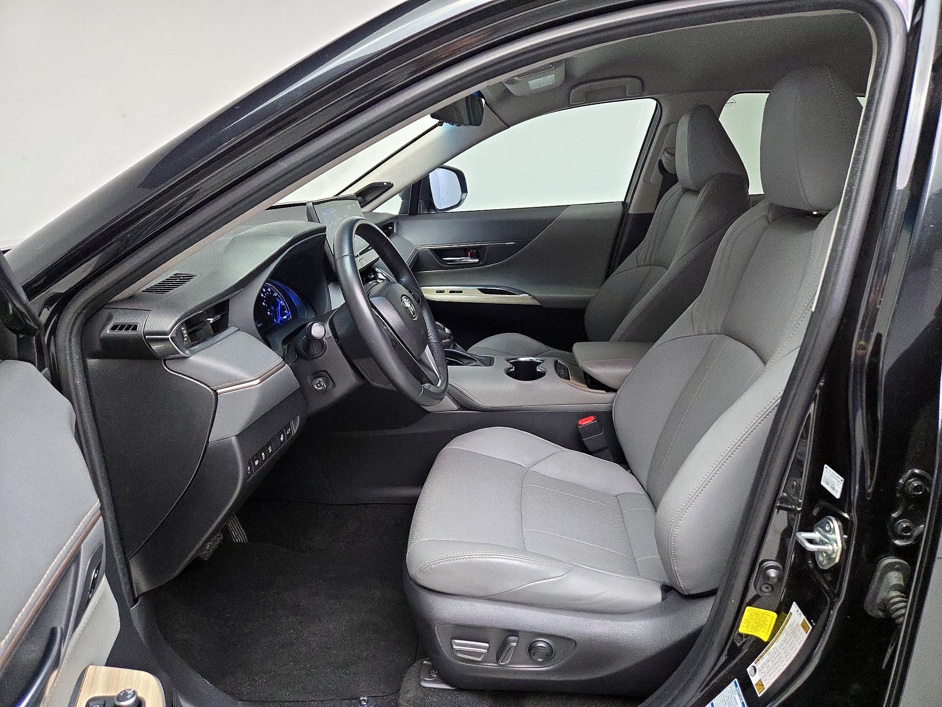 Thumbnail: 2022 Toyota Venza - 11