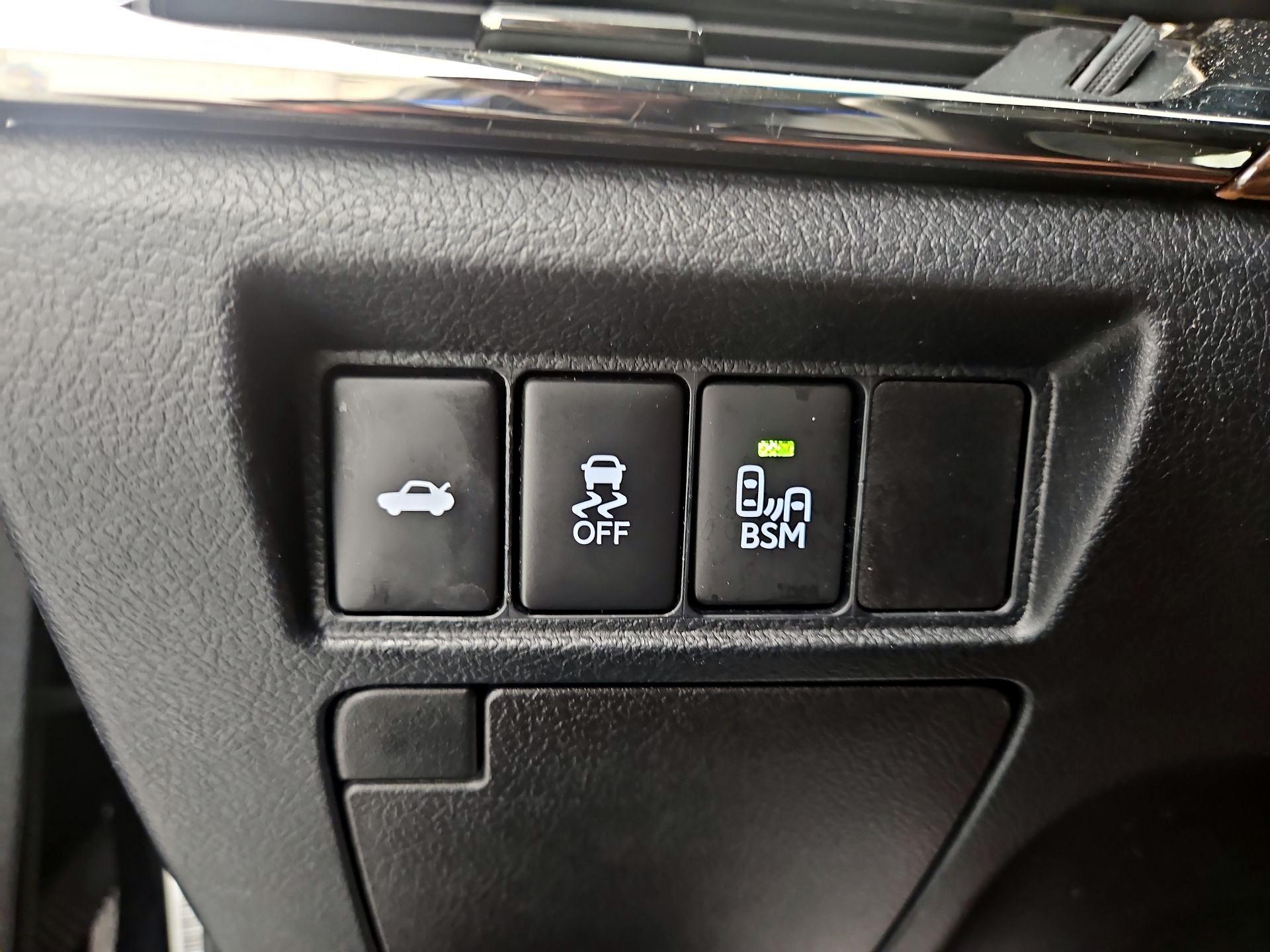 Thumbnail: 2015 Toyota Avalon - 13