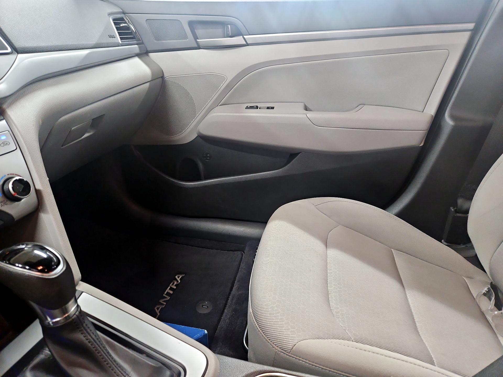 Thumbnail: 2018 Hyundai Elantra - 11