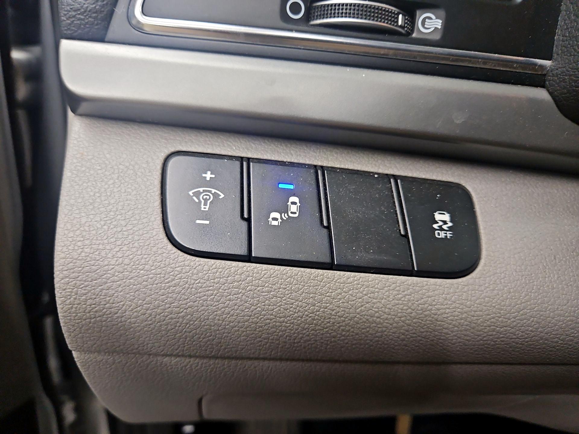 Thumbnail: 2018 Hyundai Elantra - 13