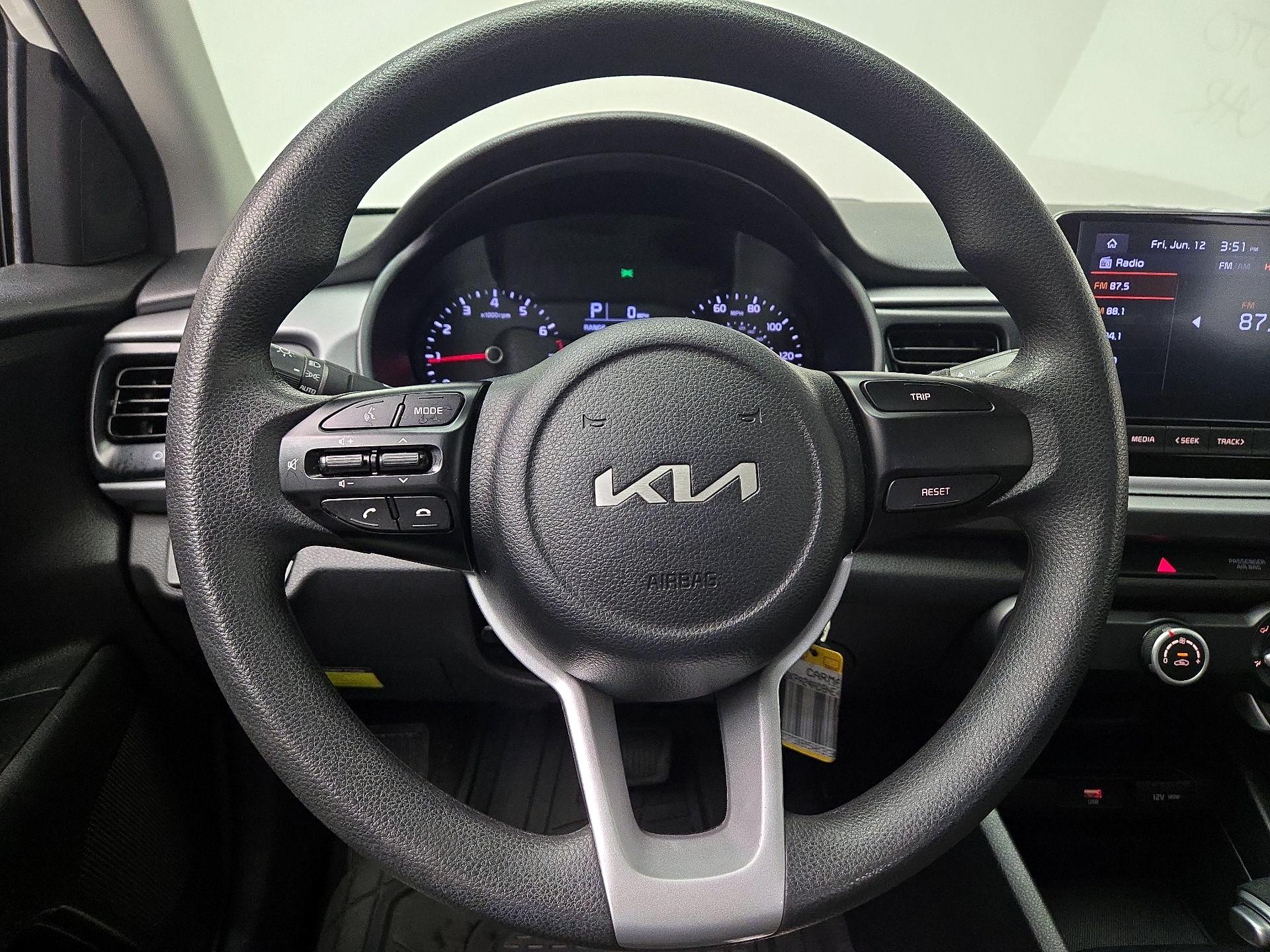 Thumbnail: 2022 Kia Rio - 10