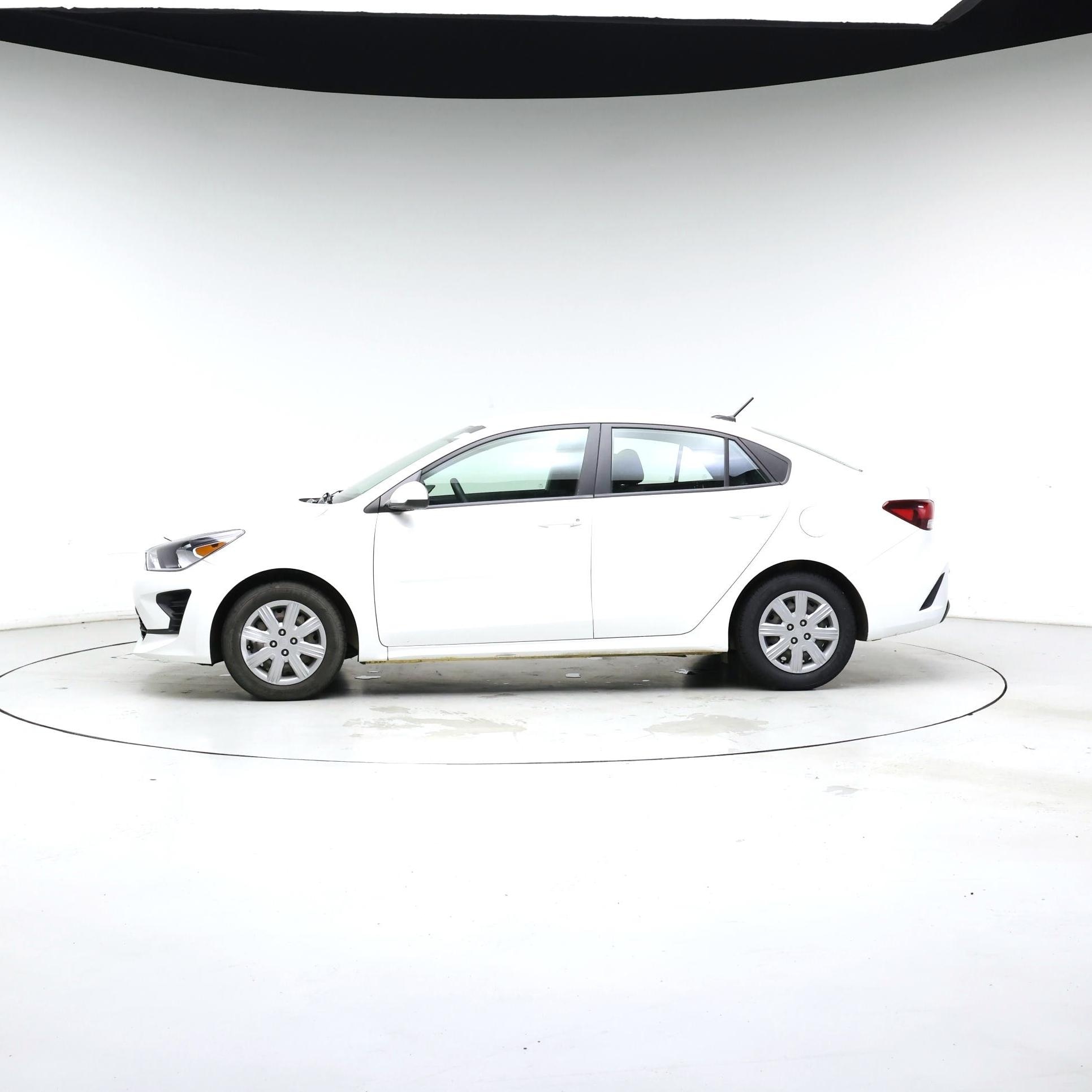 Thumbnail: 2022 Kia Rio - 3