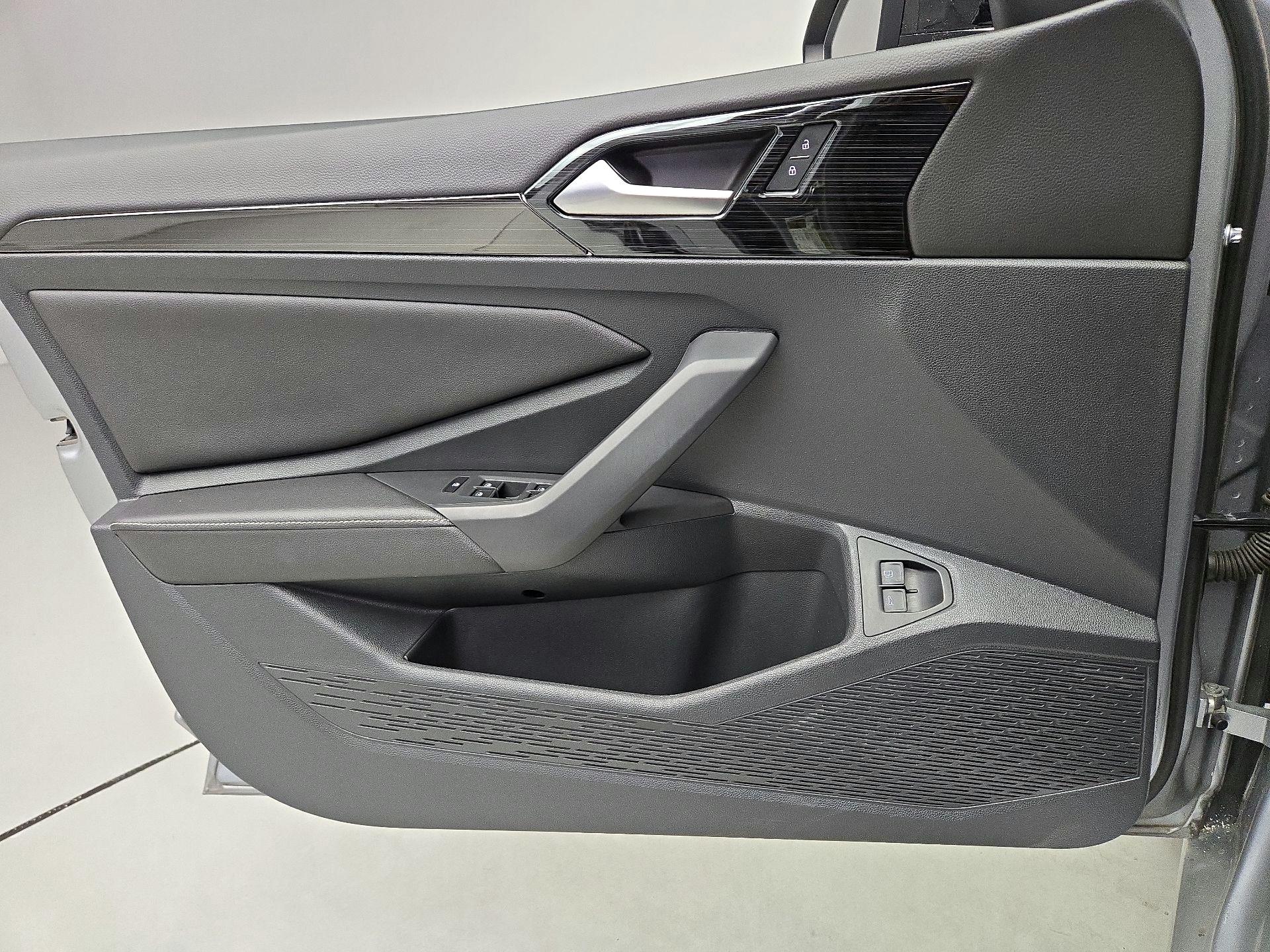 Thumbnail: 2023 Volkswagen Jetta - 12