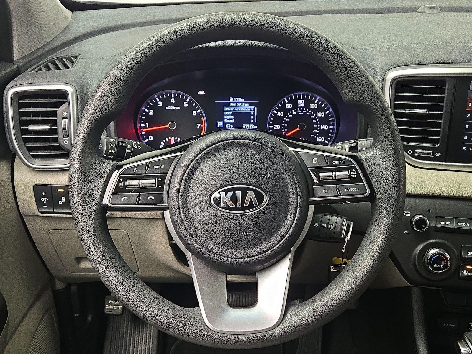 2020 Kia Sportage LX - Photo 11
