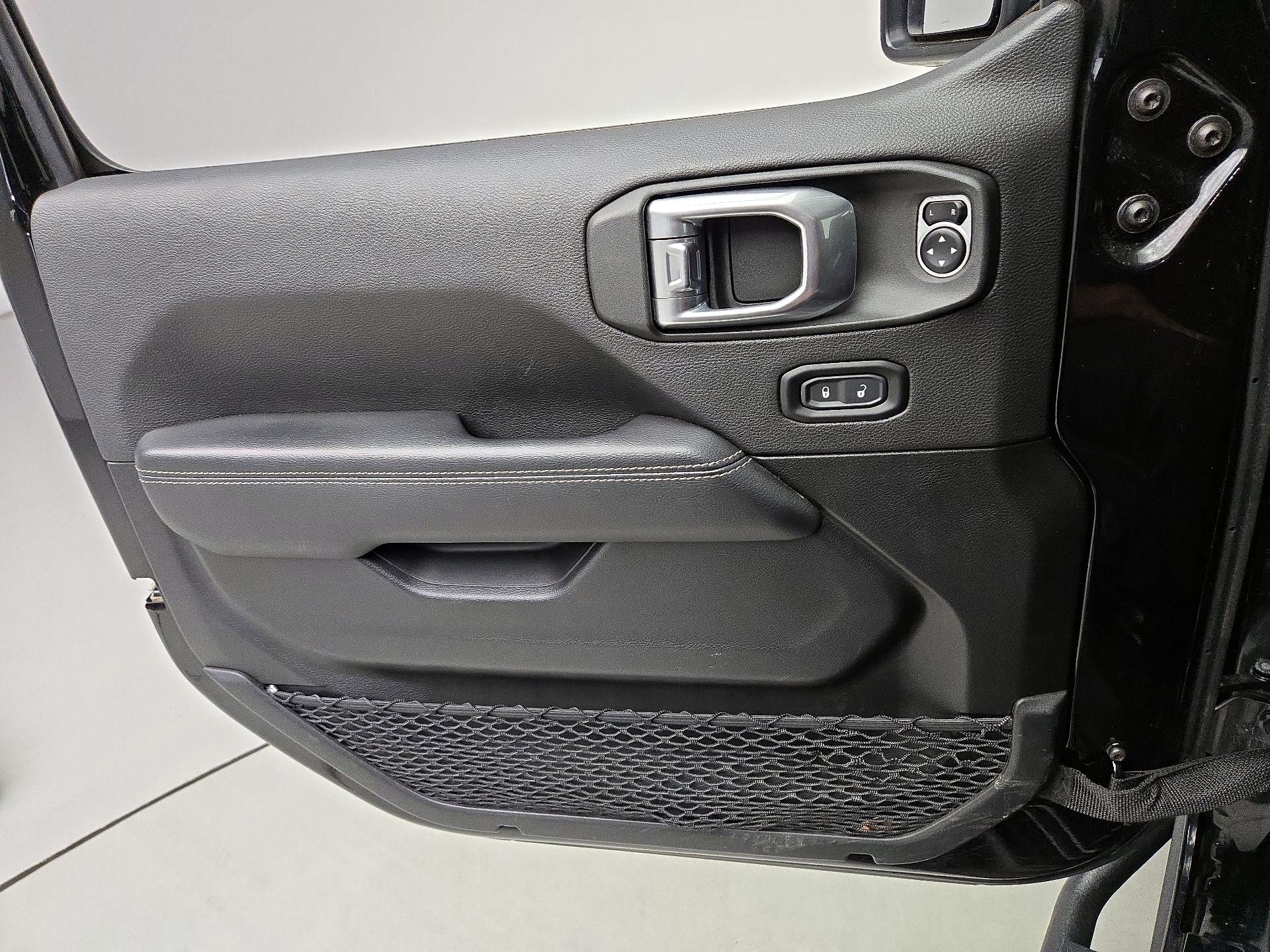 Thumbnail: 2021 Jeep Gladiator - 12