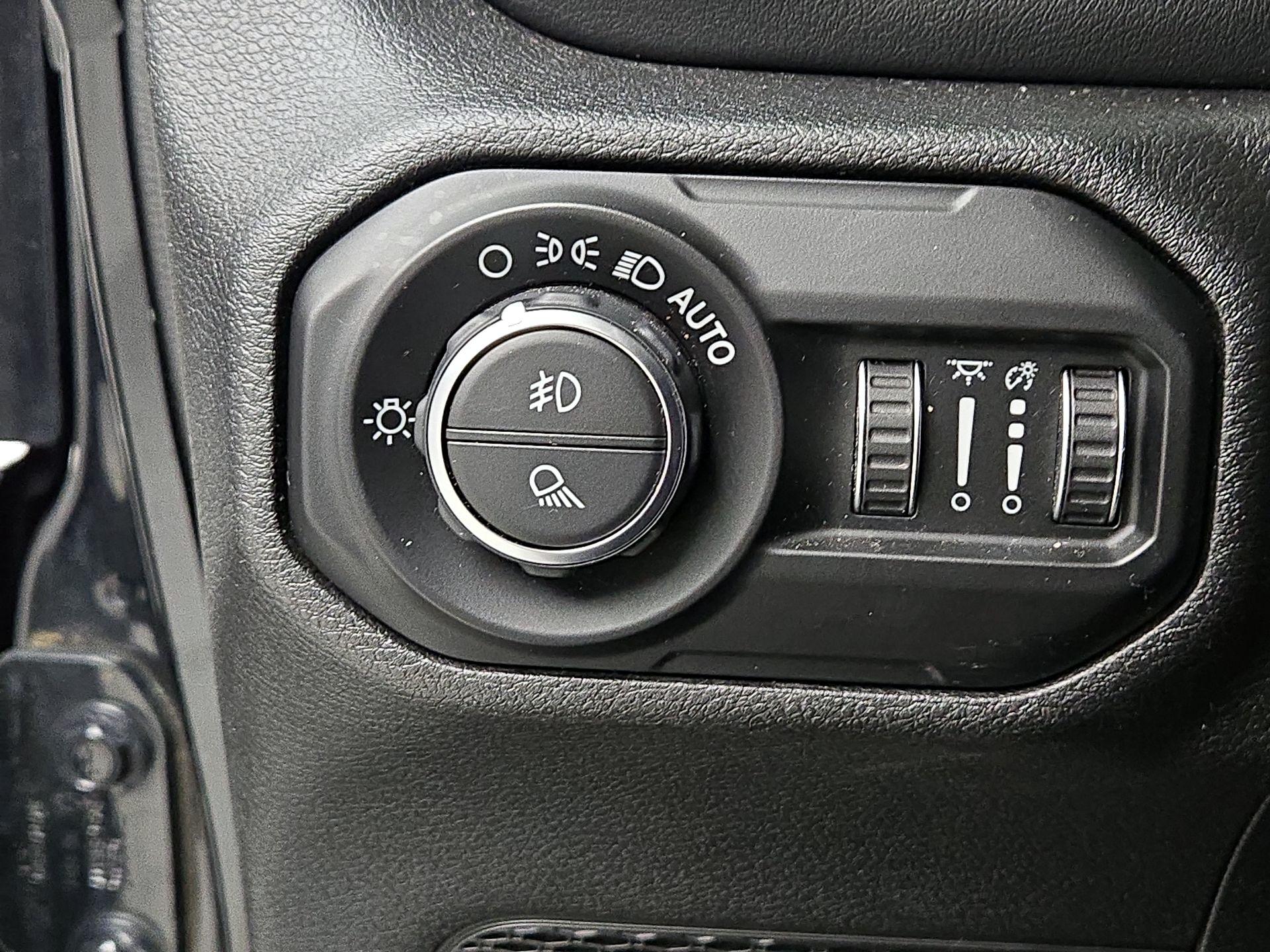 Thumbnail: 2021 Jeep Gladiator - 13