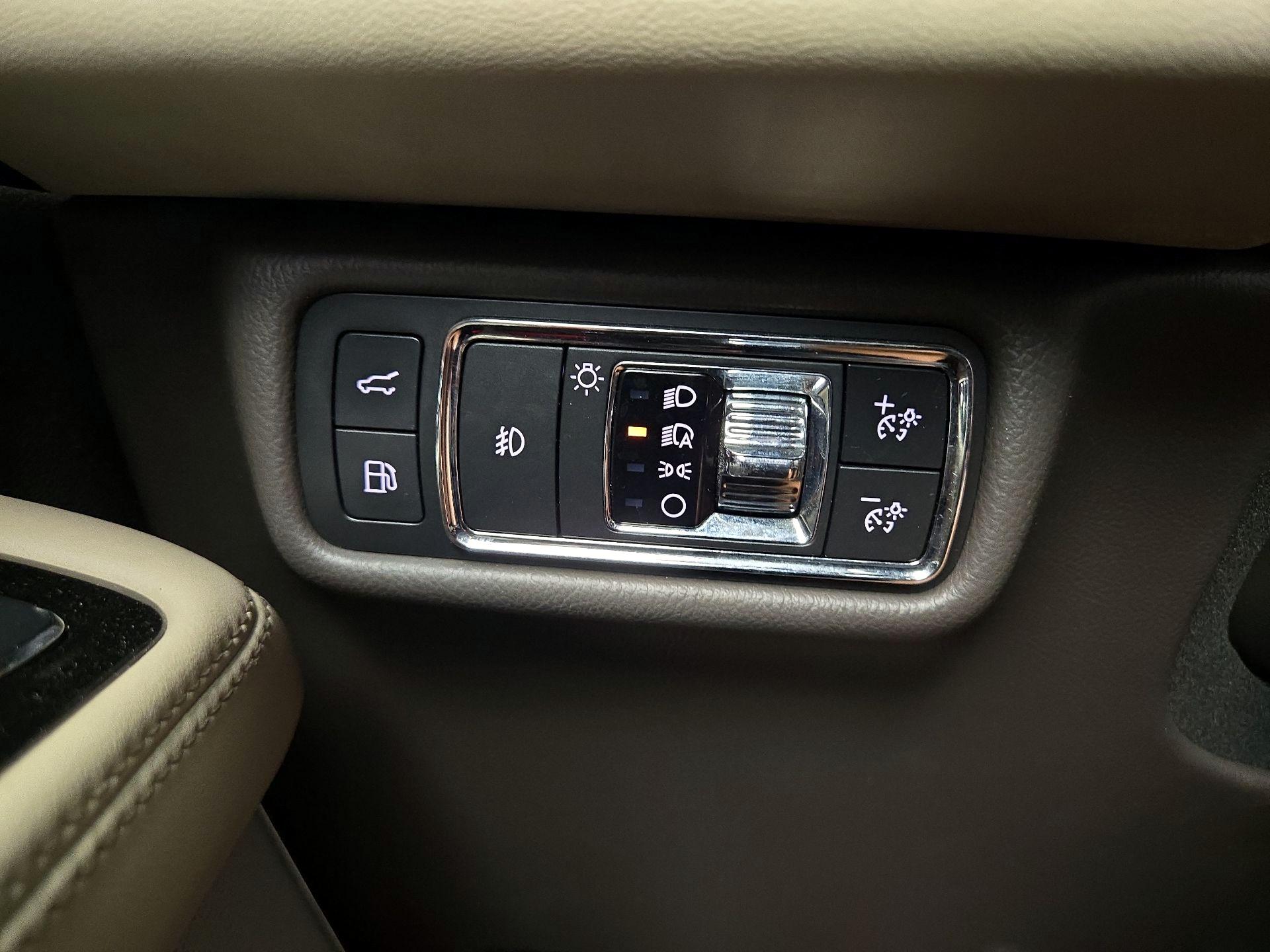 Thumbnail: 2022 Lincoln Aviator - 13