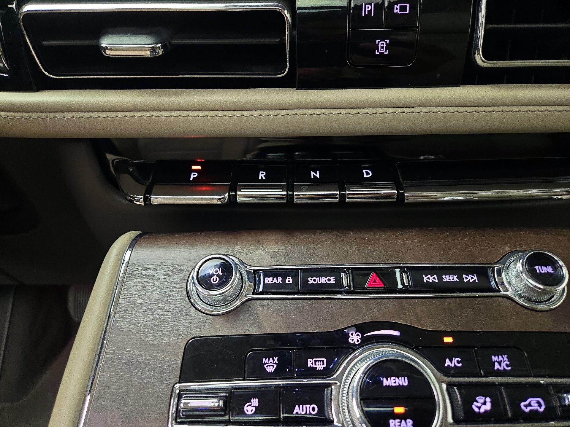 Thumbnail: 2022 Lincoln Aviator - 18